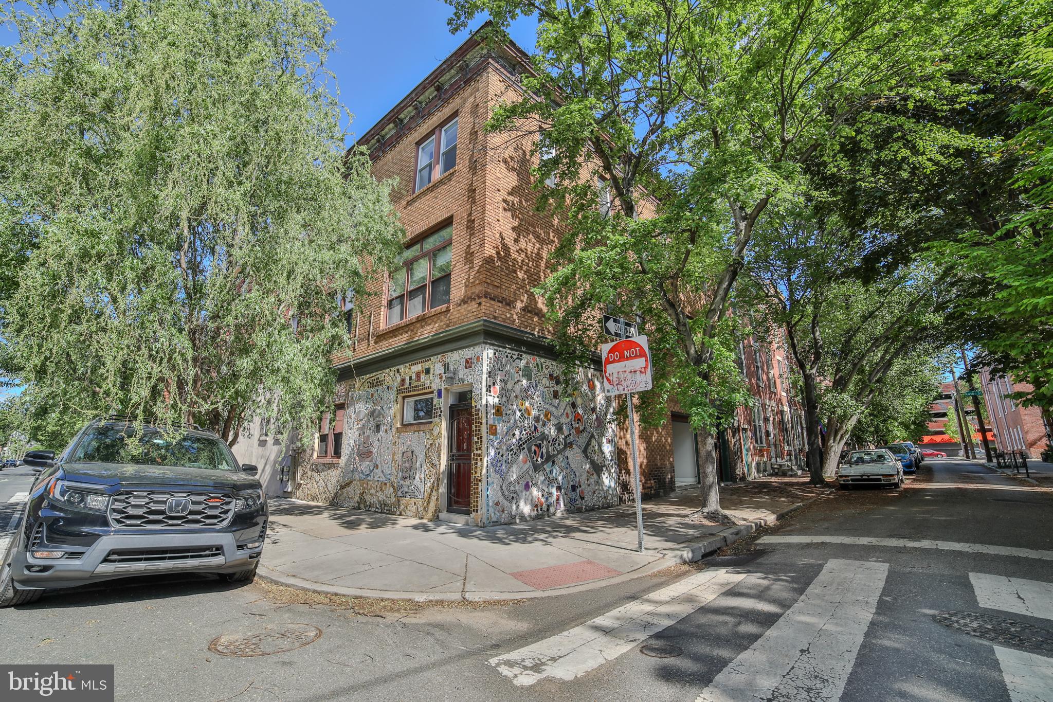 1037 BAINBRIDGE STREET