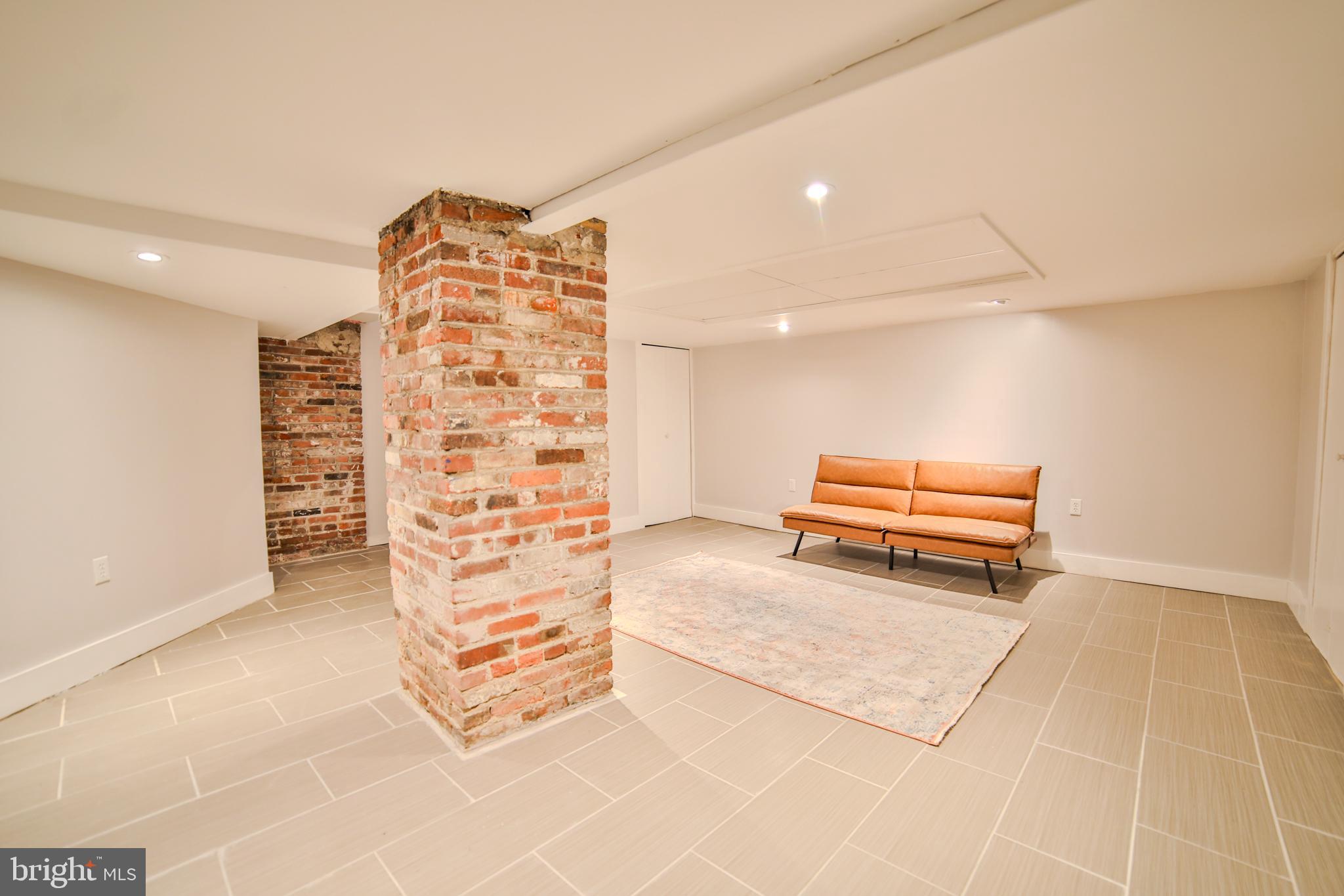 WASHINGTON SQ WEST - Residential Income