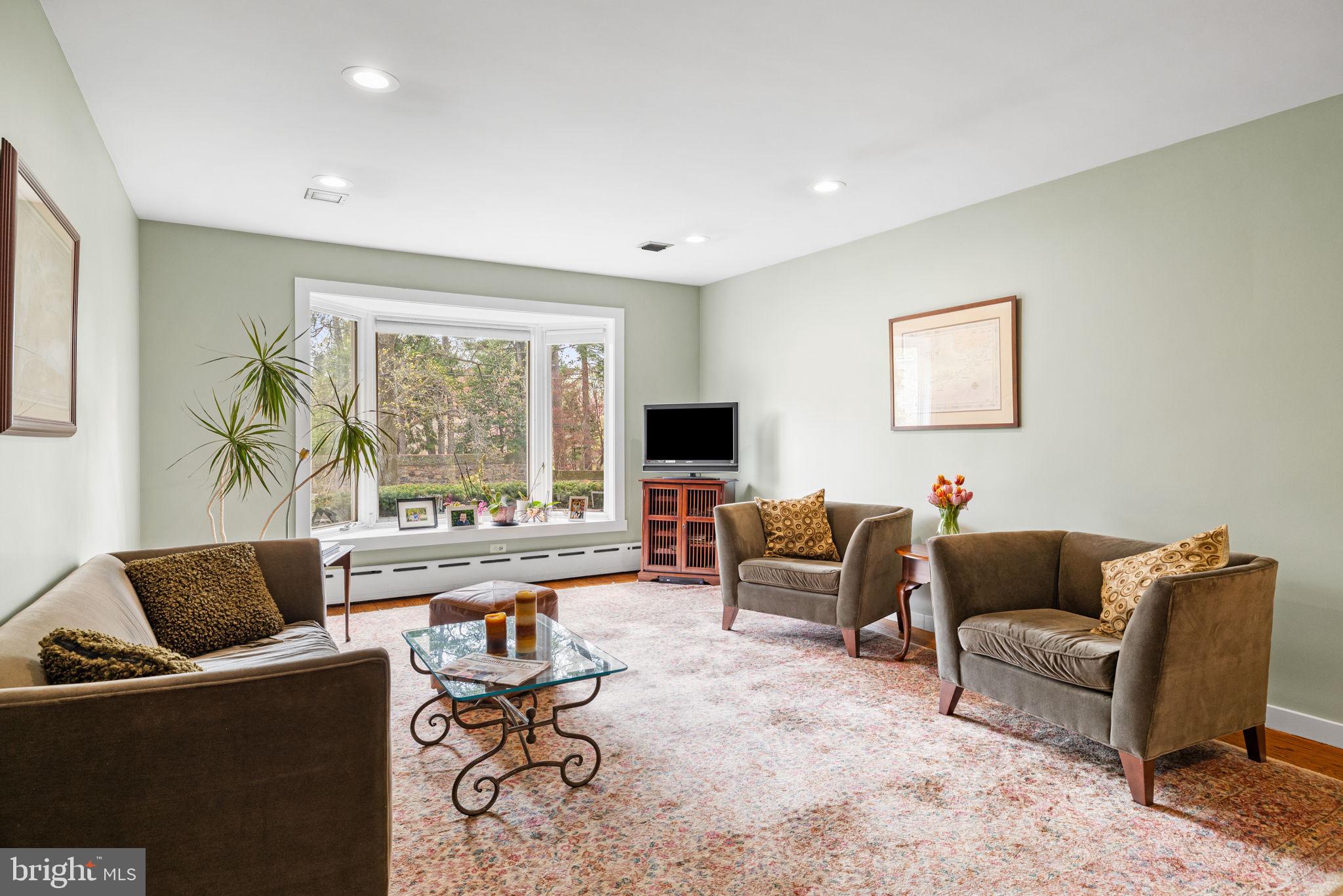 CHESTNUT HILL - Residential