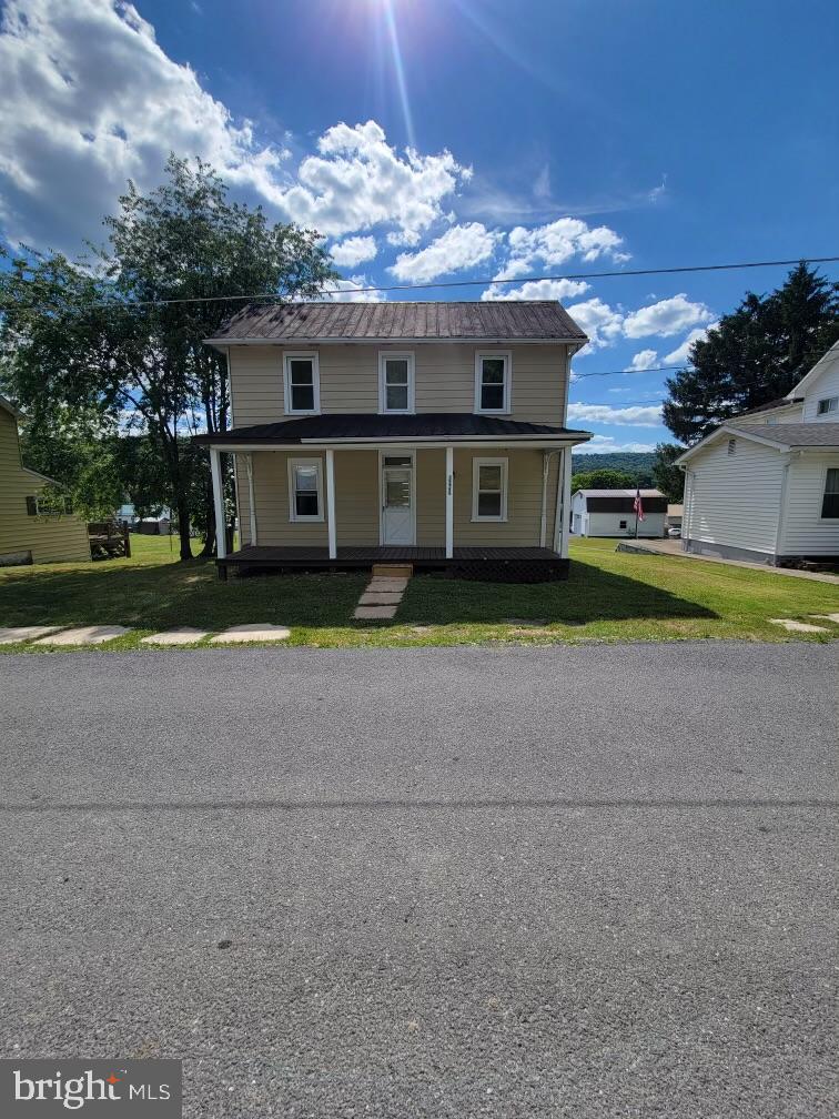 Updated three-bedroom, one full bath colonial. Newer oil furnace forced hot air.
New roof March 2025