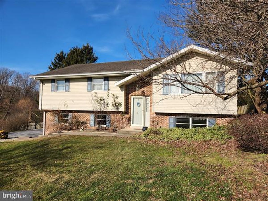 Photo of 58 Persimmon Lane, Elizabethtown, PA 17022 (MLS # PALA2046934)