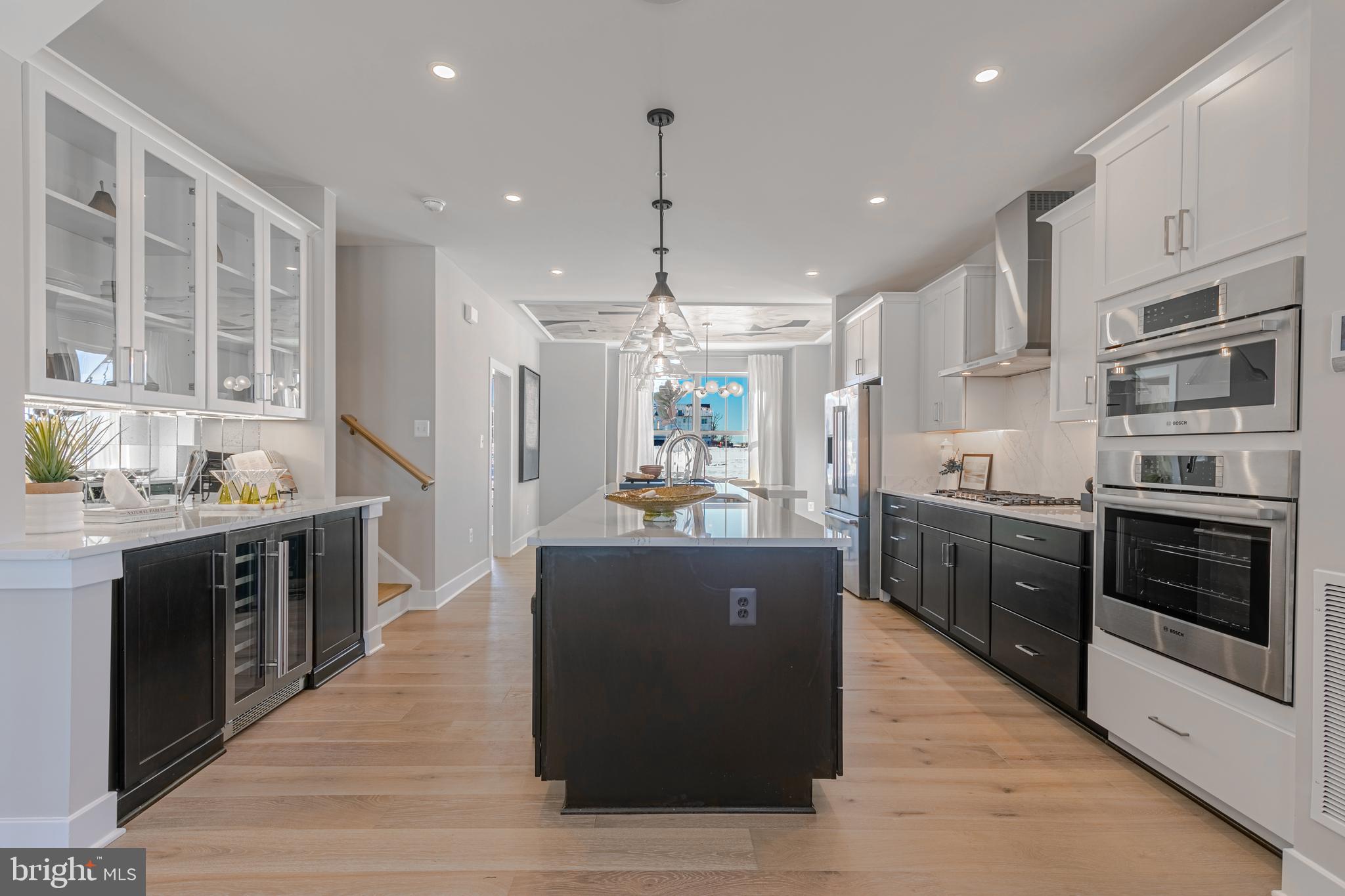 VANTAGE HILL - Residential