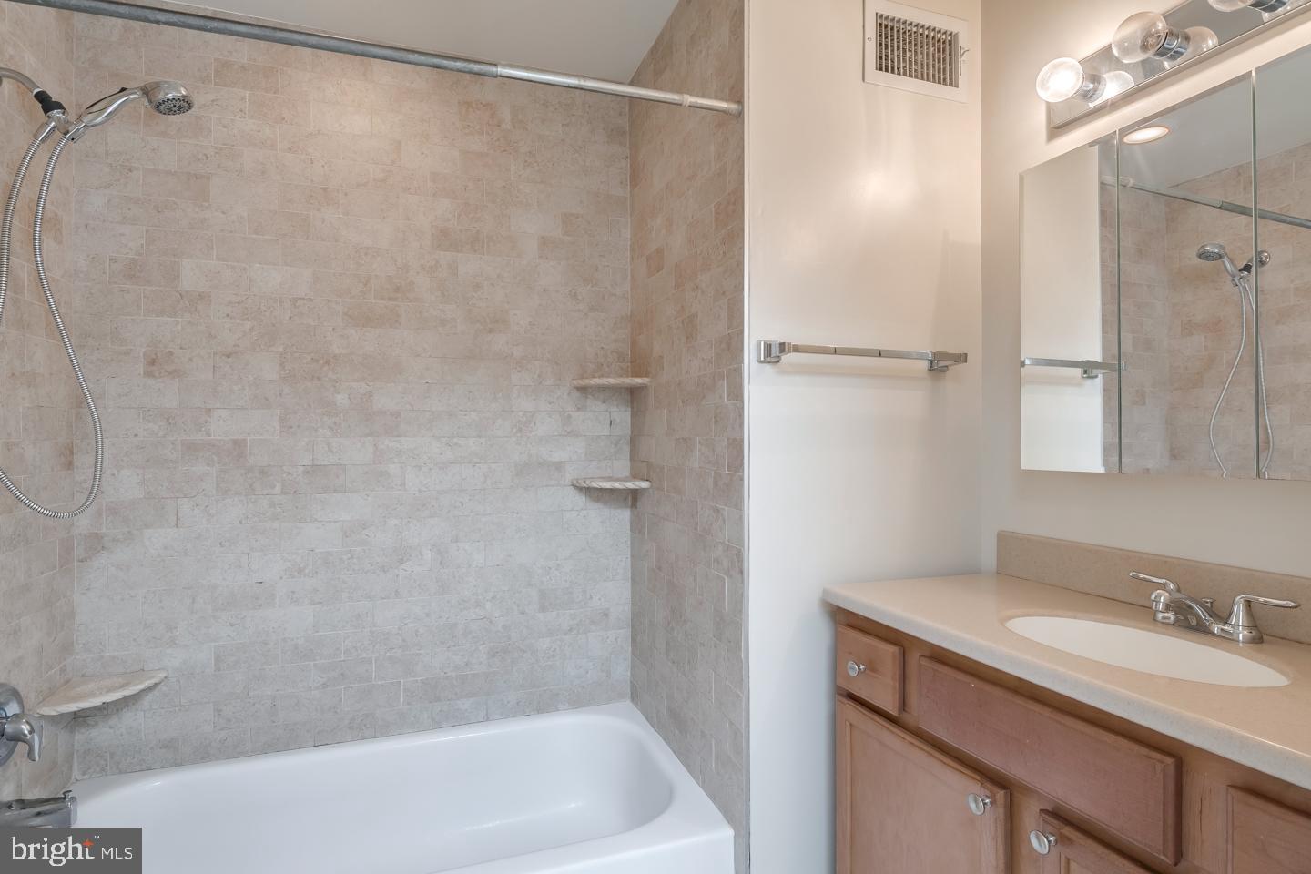 GRADUATE HOSPITAL - Residential Lease