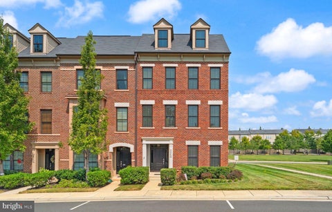 Townhouse For Sale - 42248 Palladian Blue Terrace<br/> Loudoun County, BRAMBLETON, VA 20148