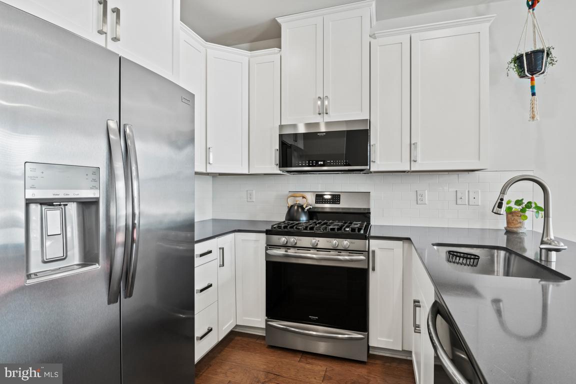 STEELPOINTE - Residential