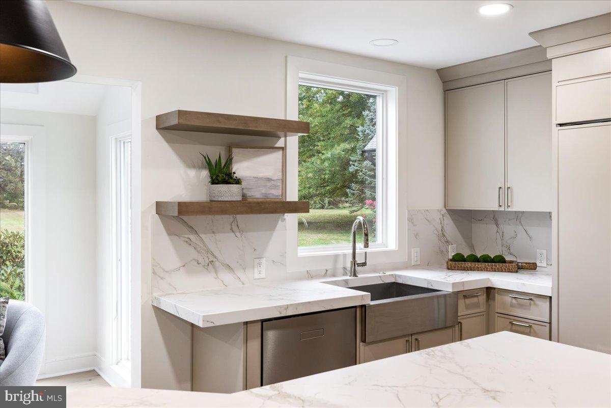 SOLEBURY FARMS EST - Residential