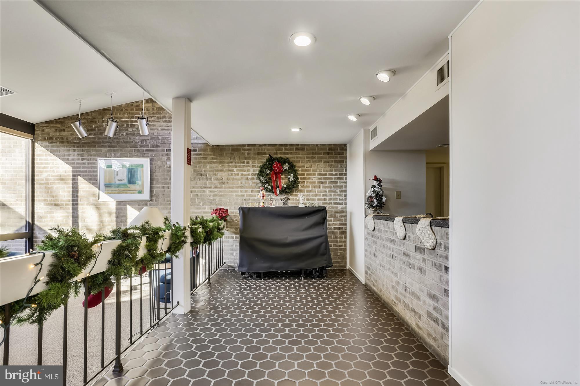 SUMNER VILLAGE - Residential