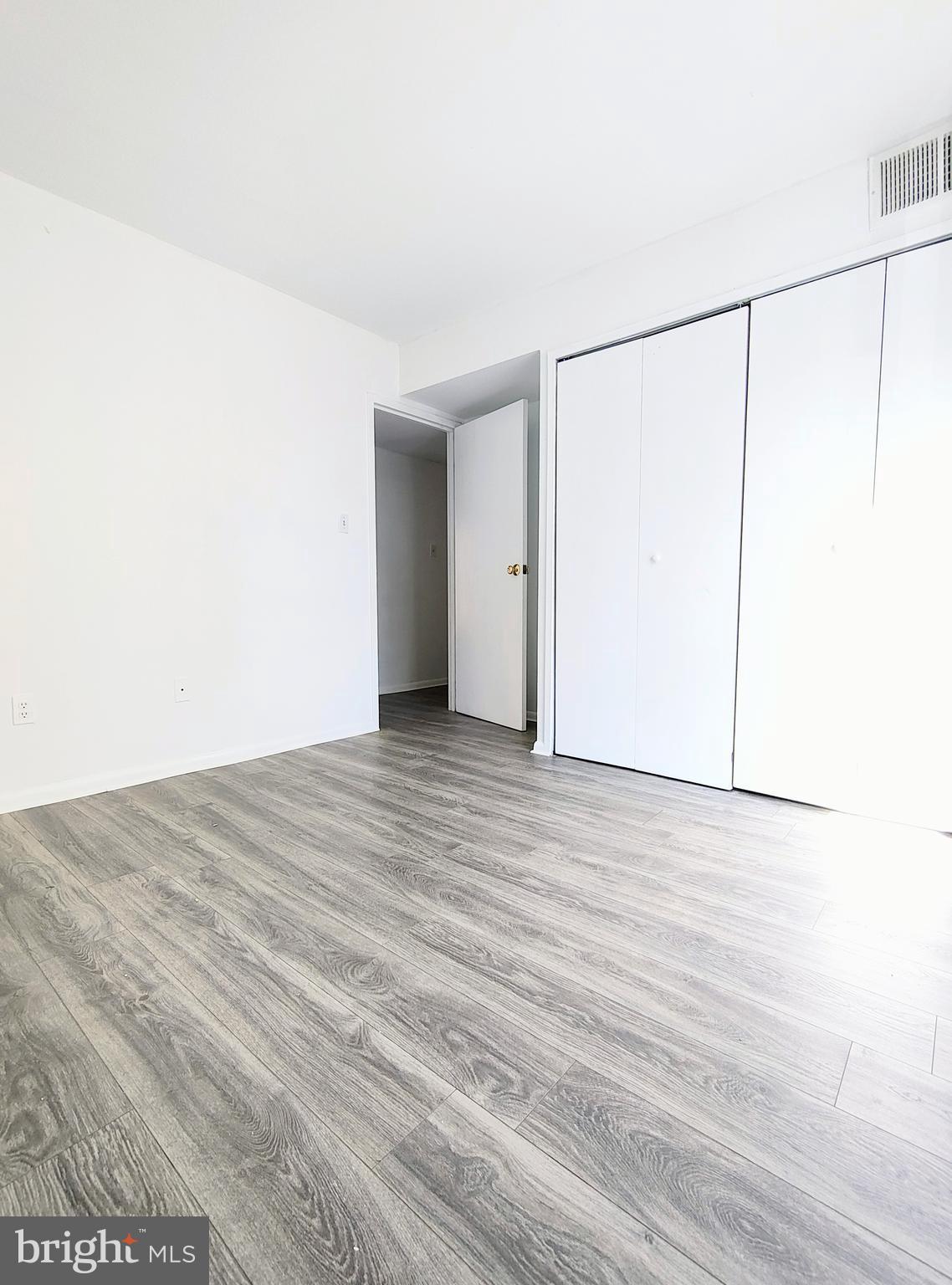 CAMELBACK VILLAGE - Residential