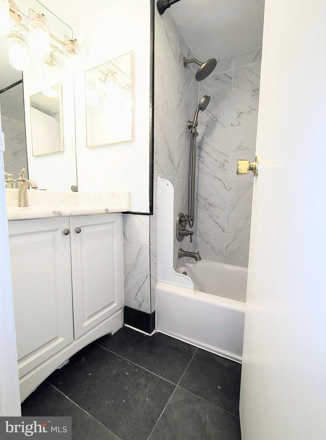 CAMELBACK VILLAGE - Residential