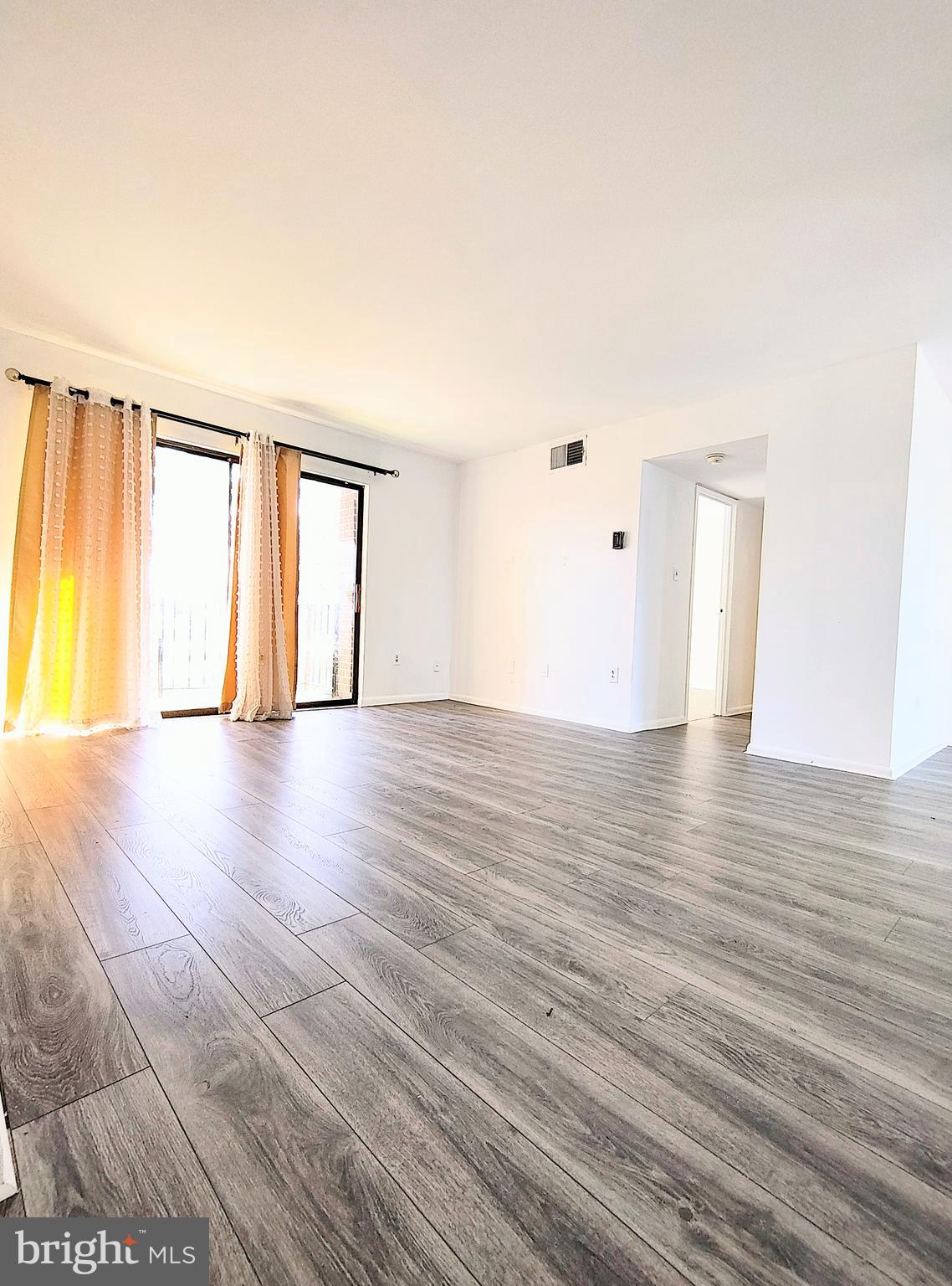 CAMELBACK VILLAGE - Residential