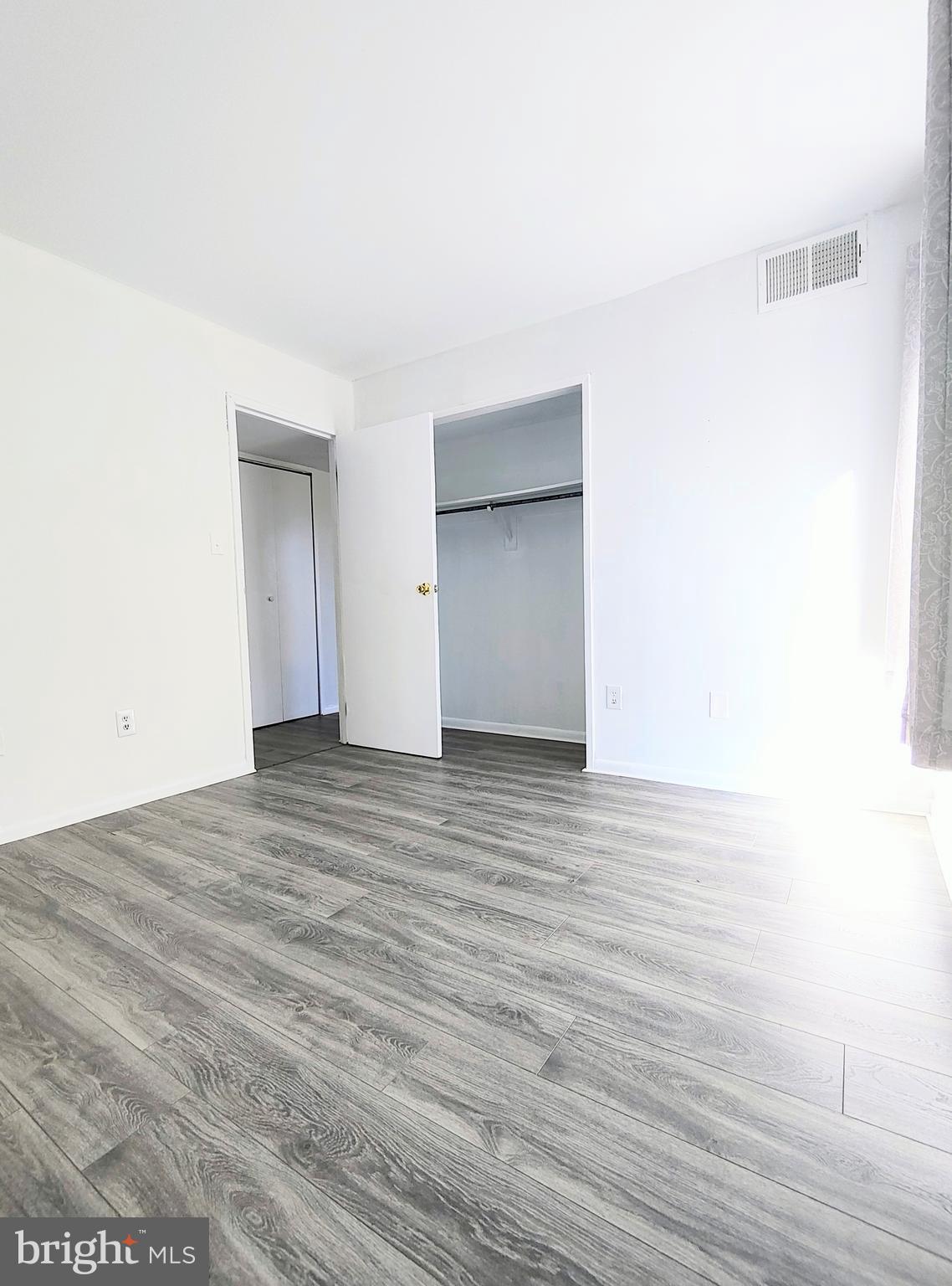 CAMELBACK VILLAGE - Residential