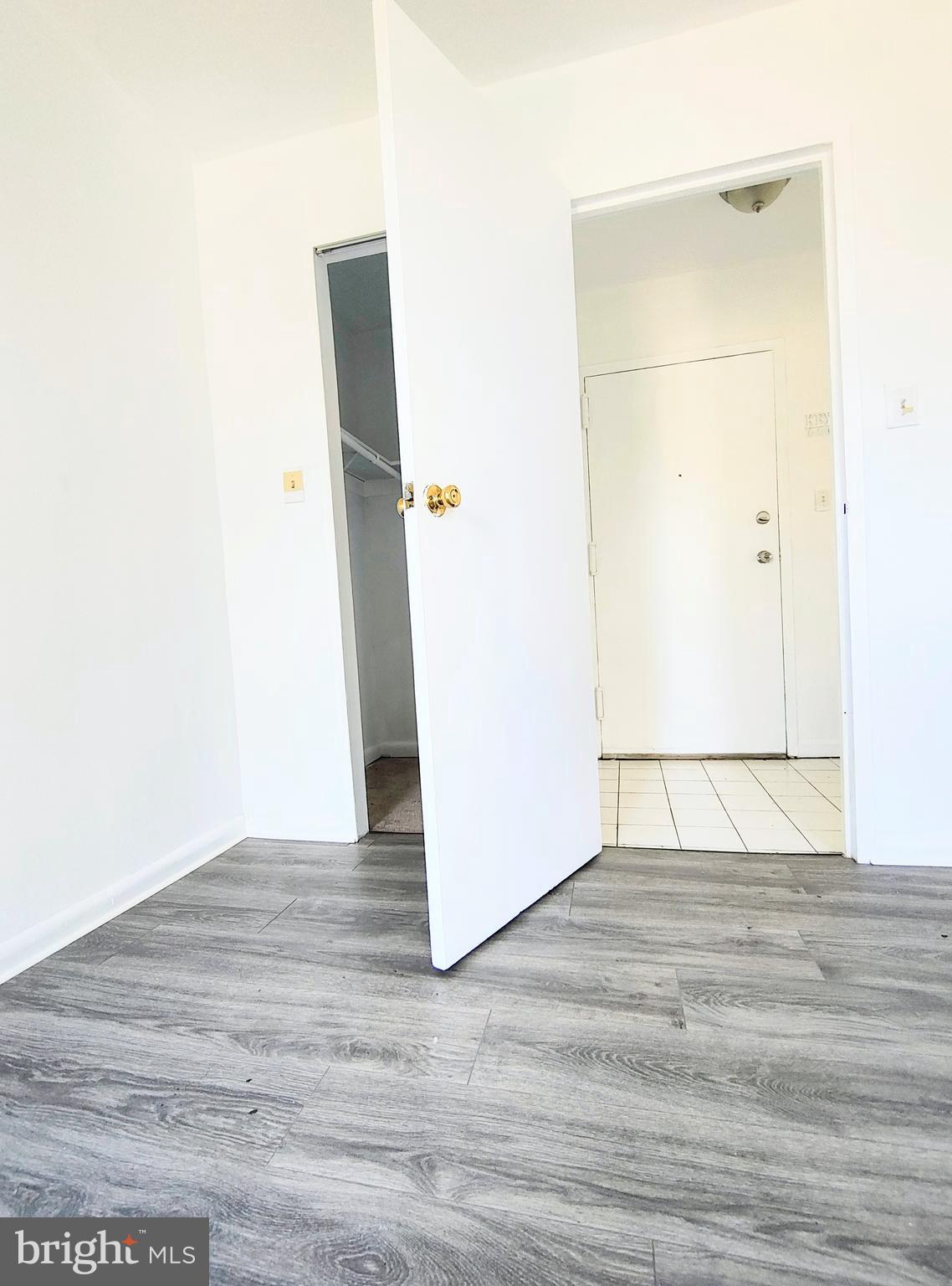 CAMELBACK VILLAGE - Residential