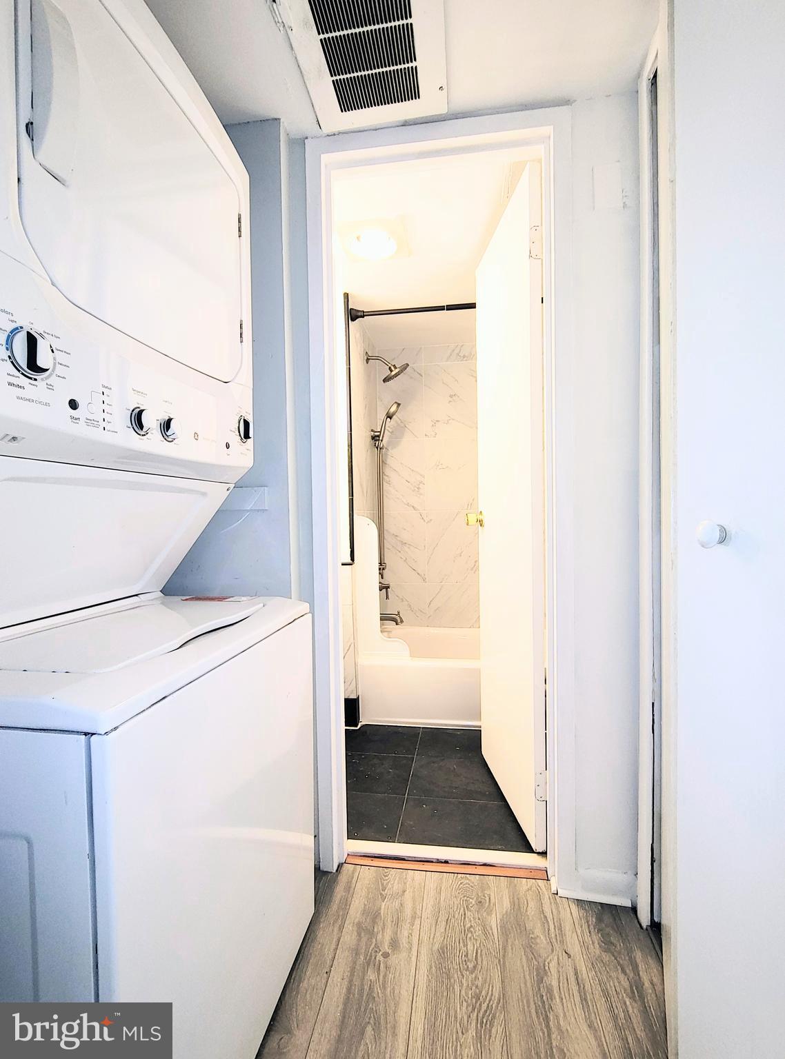 CAMELBACK VILLAGE - Residential