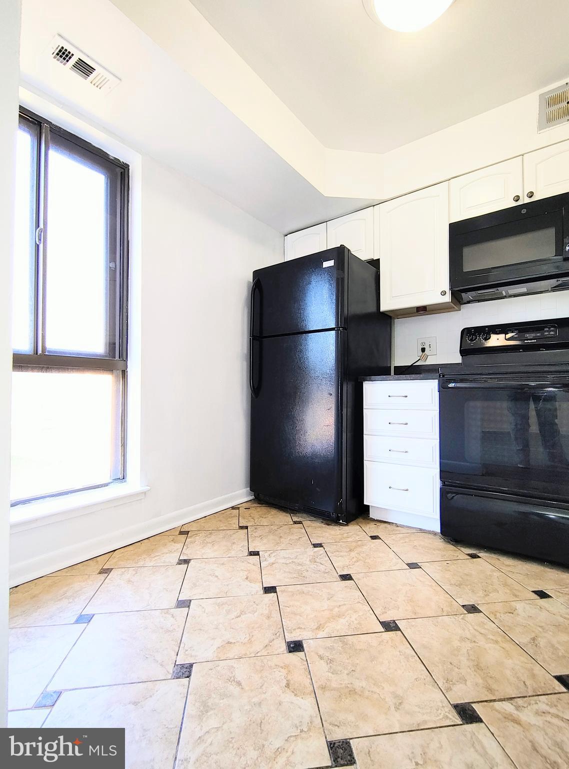 CAMELBACK VILLAGE - Residential