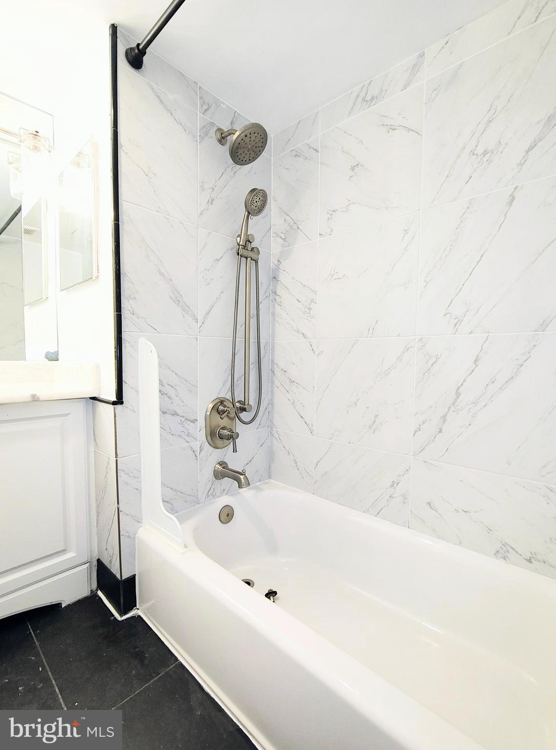 CAMELBACK VILLAGE - Residential