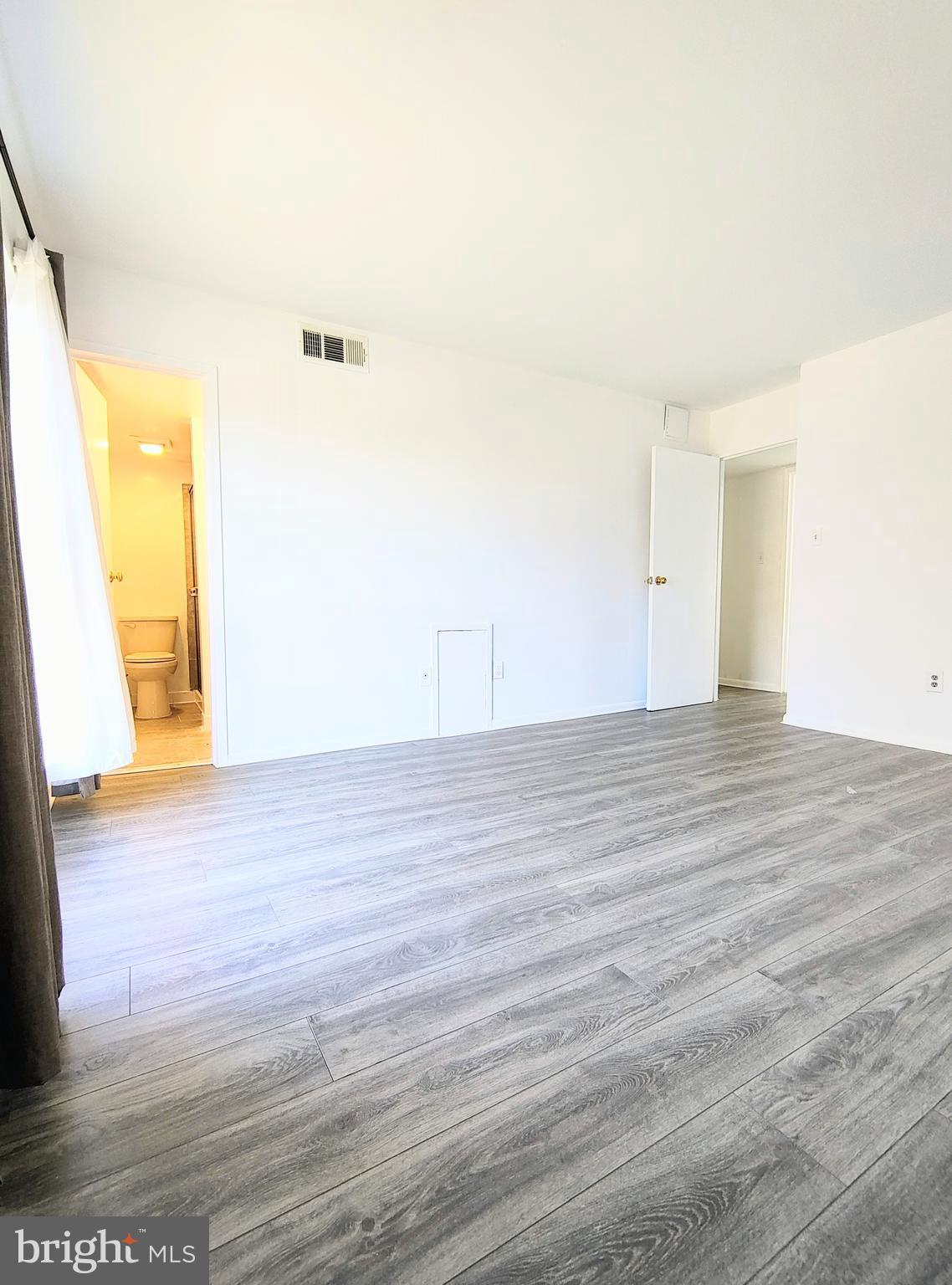 CAMELBACK VILLAGE - Residential