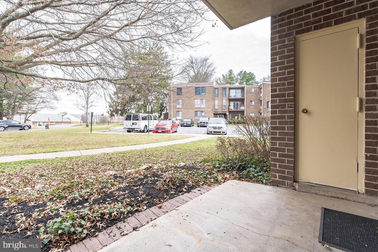 CAMELBACK VILLAGE - Residential