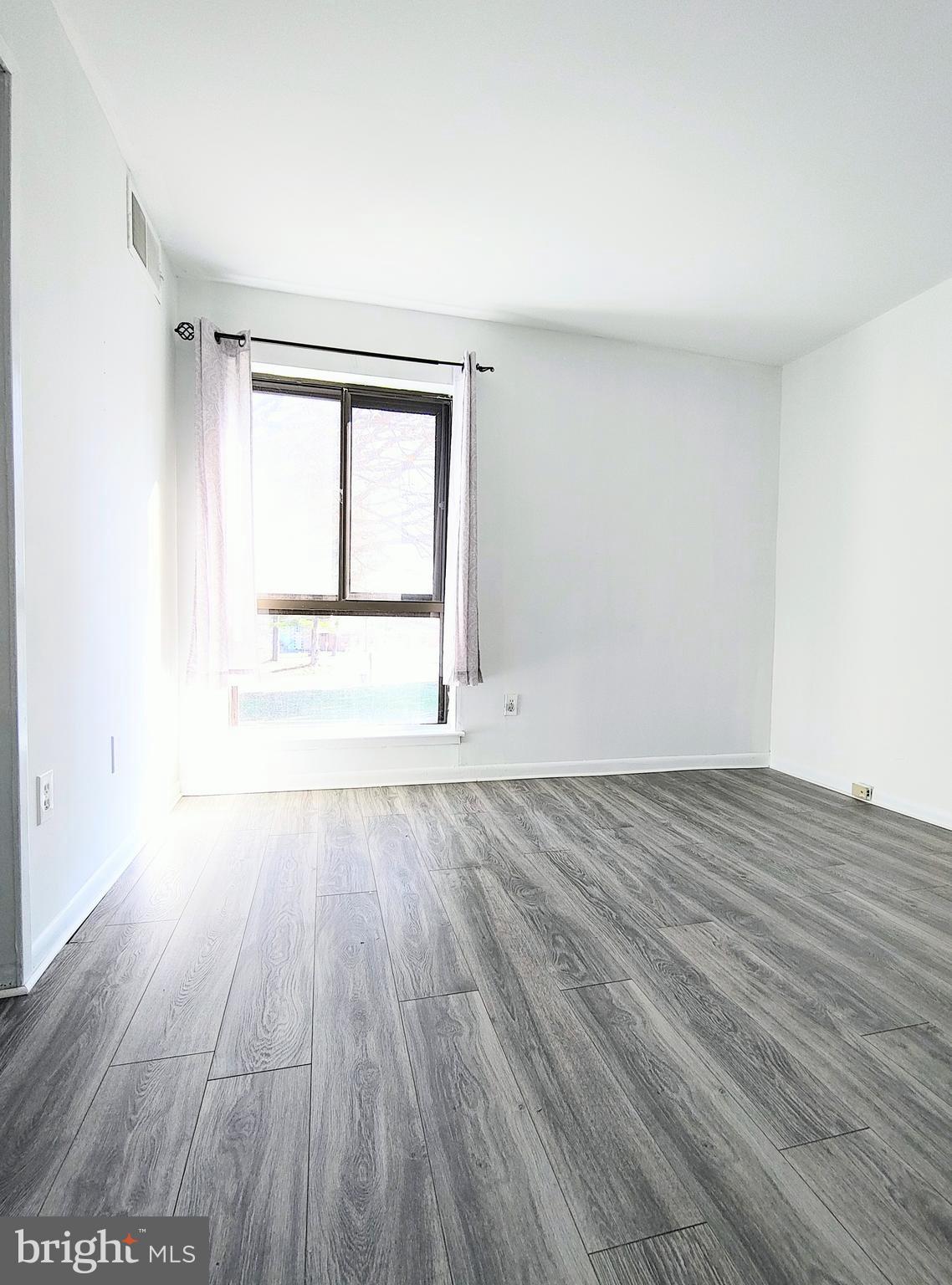 CAMELBACK VILLAGE - Residential