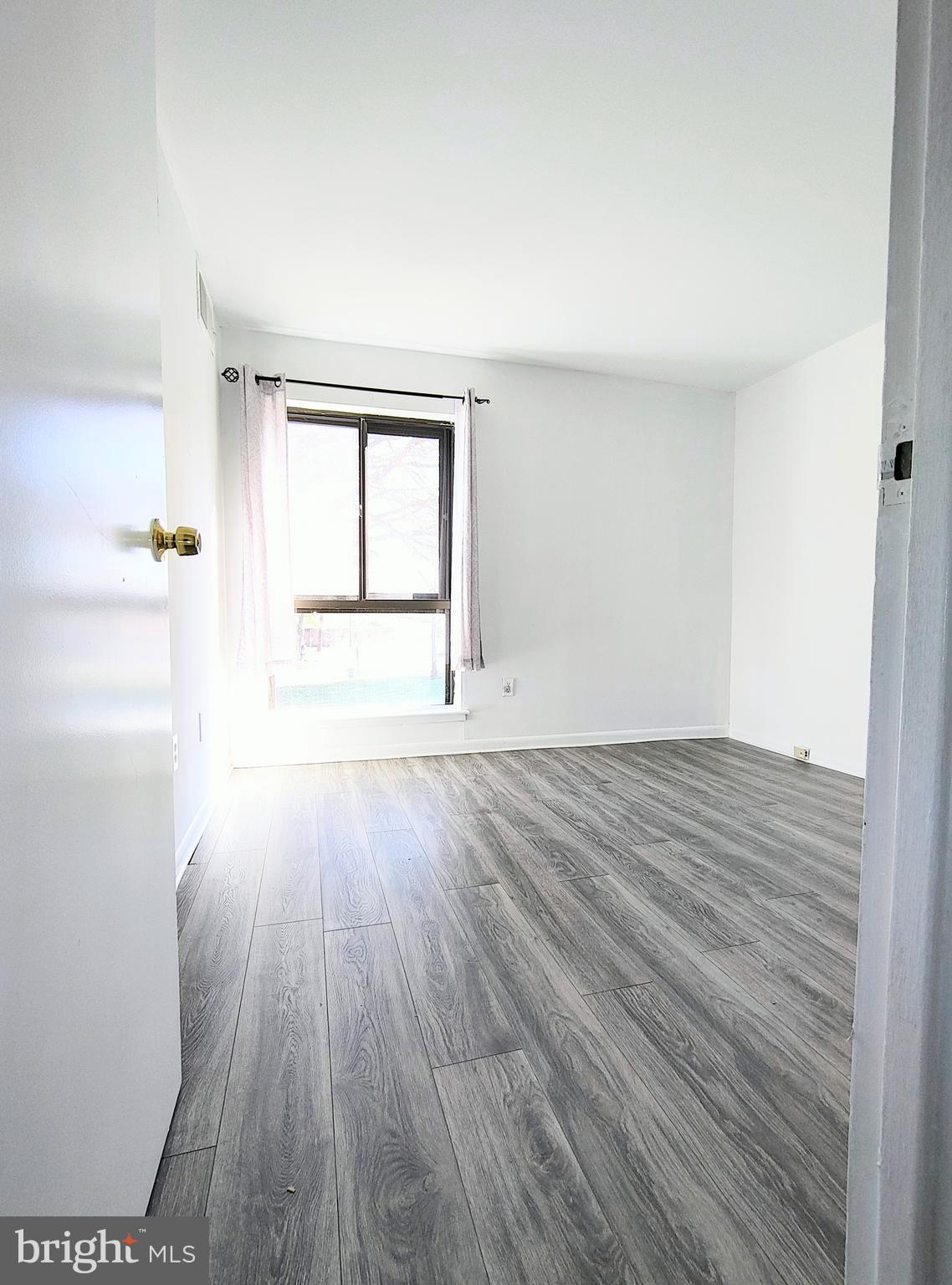 CAMELBACK VILLAGE - Residential