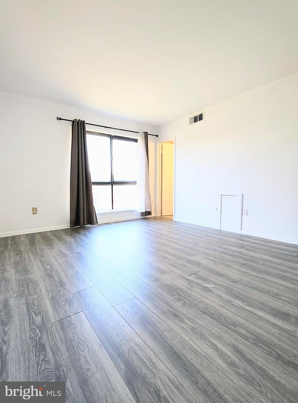 CAMELBACK VILLAGE - Residential