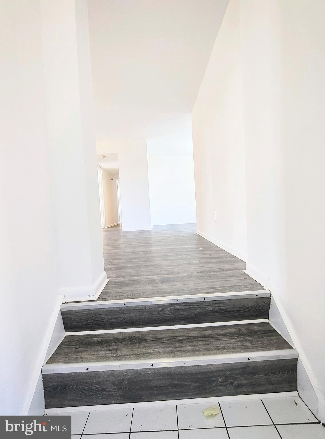 CAMELBACK VILLAGE - Residential