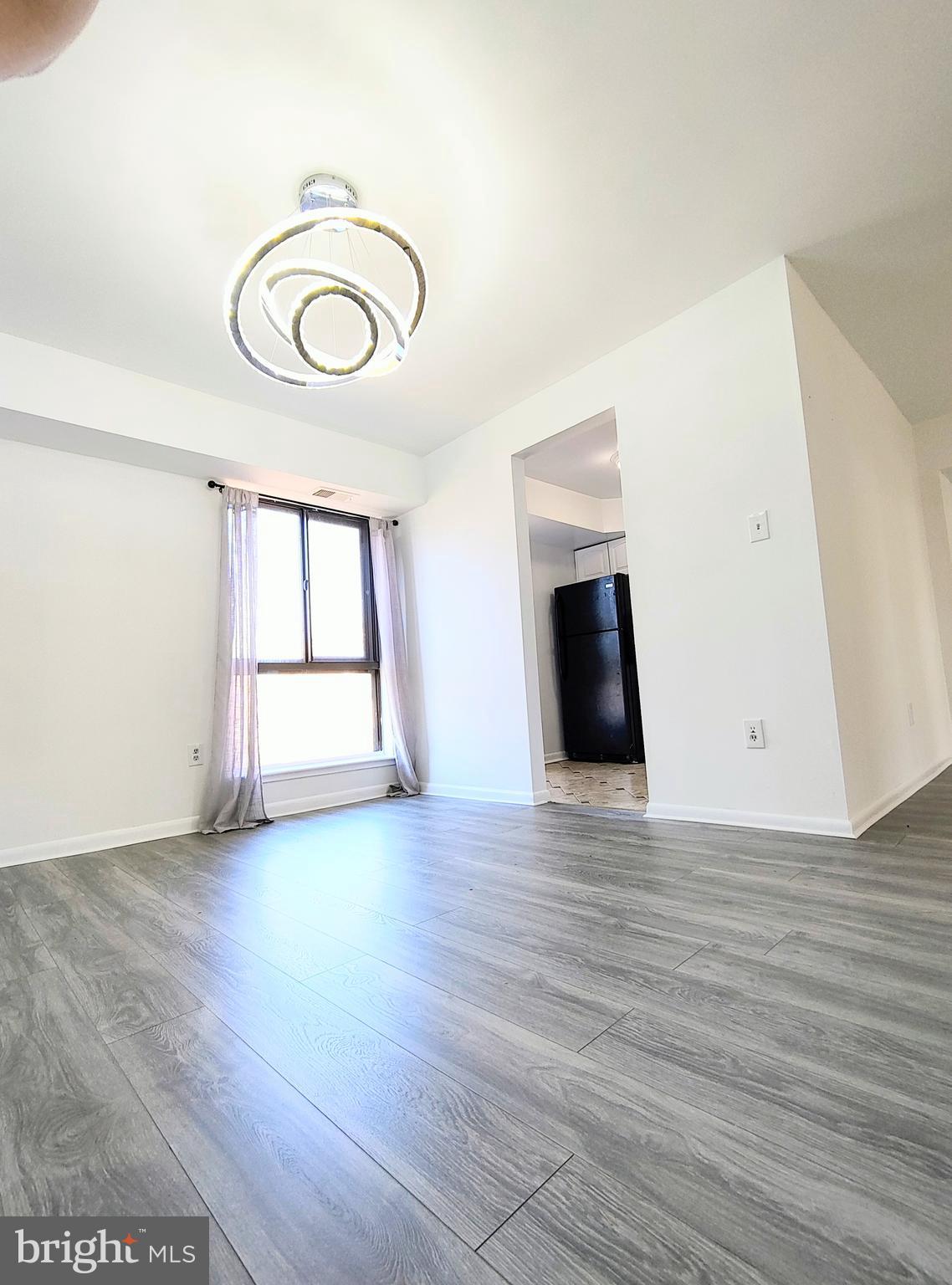 CAMELBACK VILLAGE - Residential