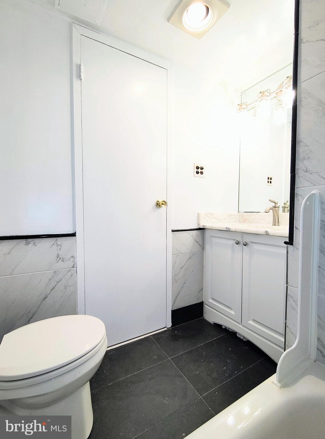 CAMELBACK VILLAGE - Residential