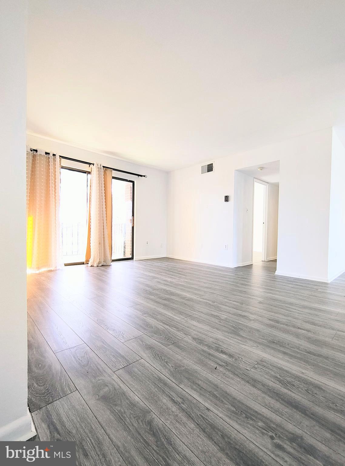 CAMELBACK VILLAGE - Residential