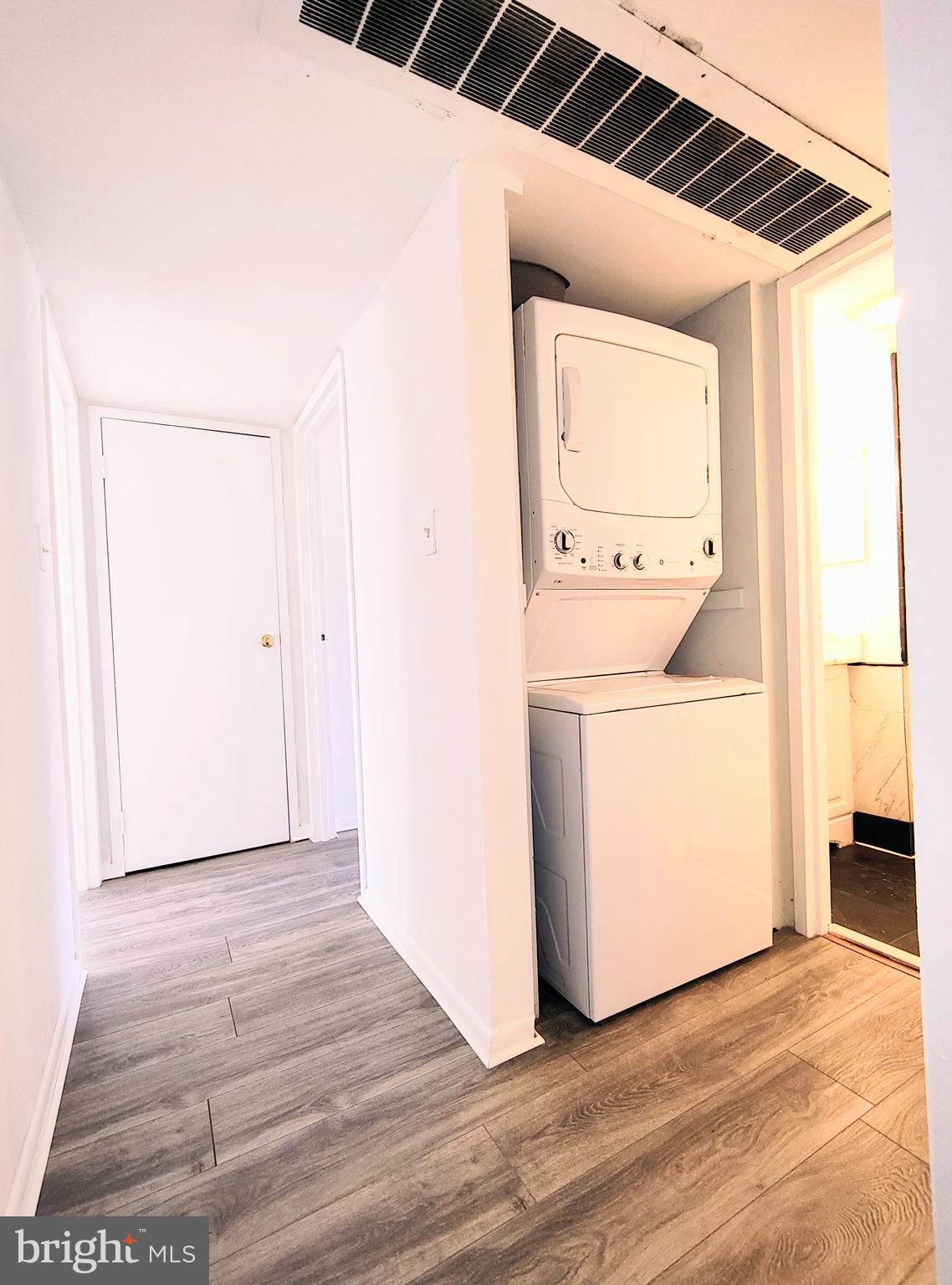 CAMELBACK VILLAGE - Residential