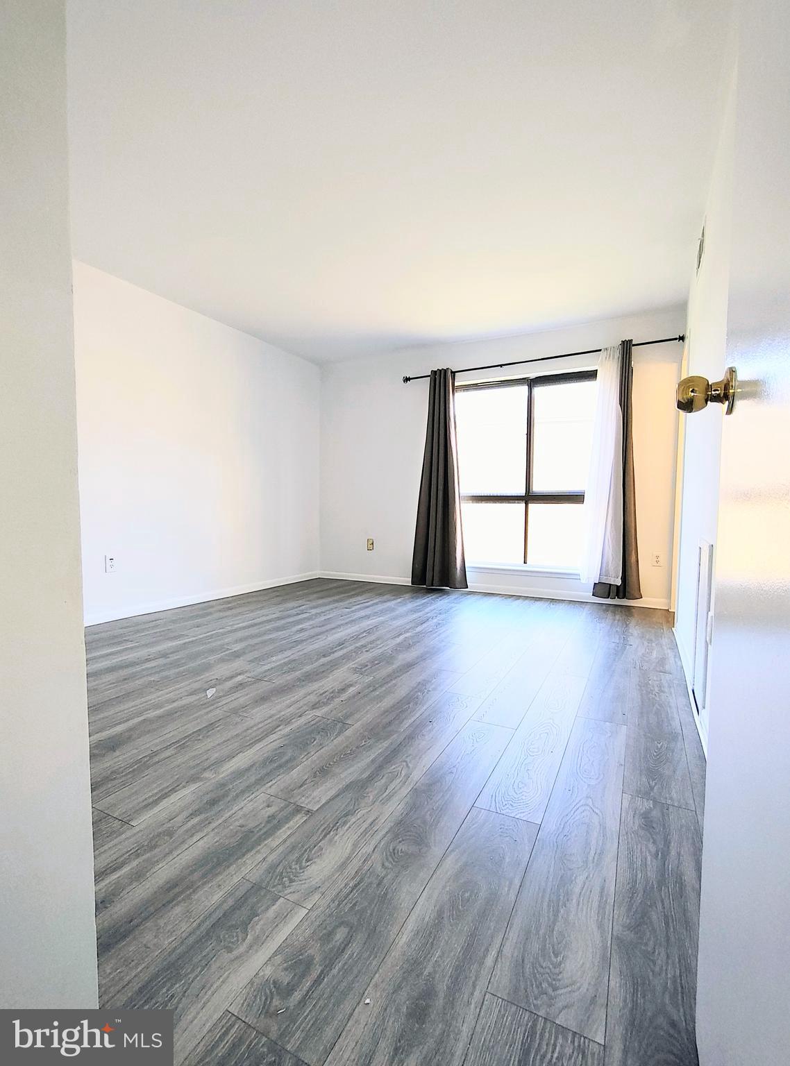 CAMELBACK VILLAGE - Residential