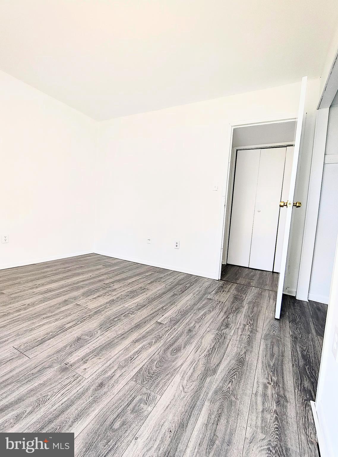 CAMELBACK VILLAGE - Residential