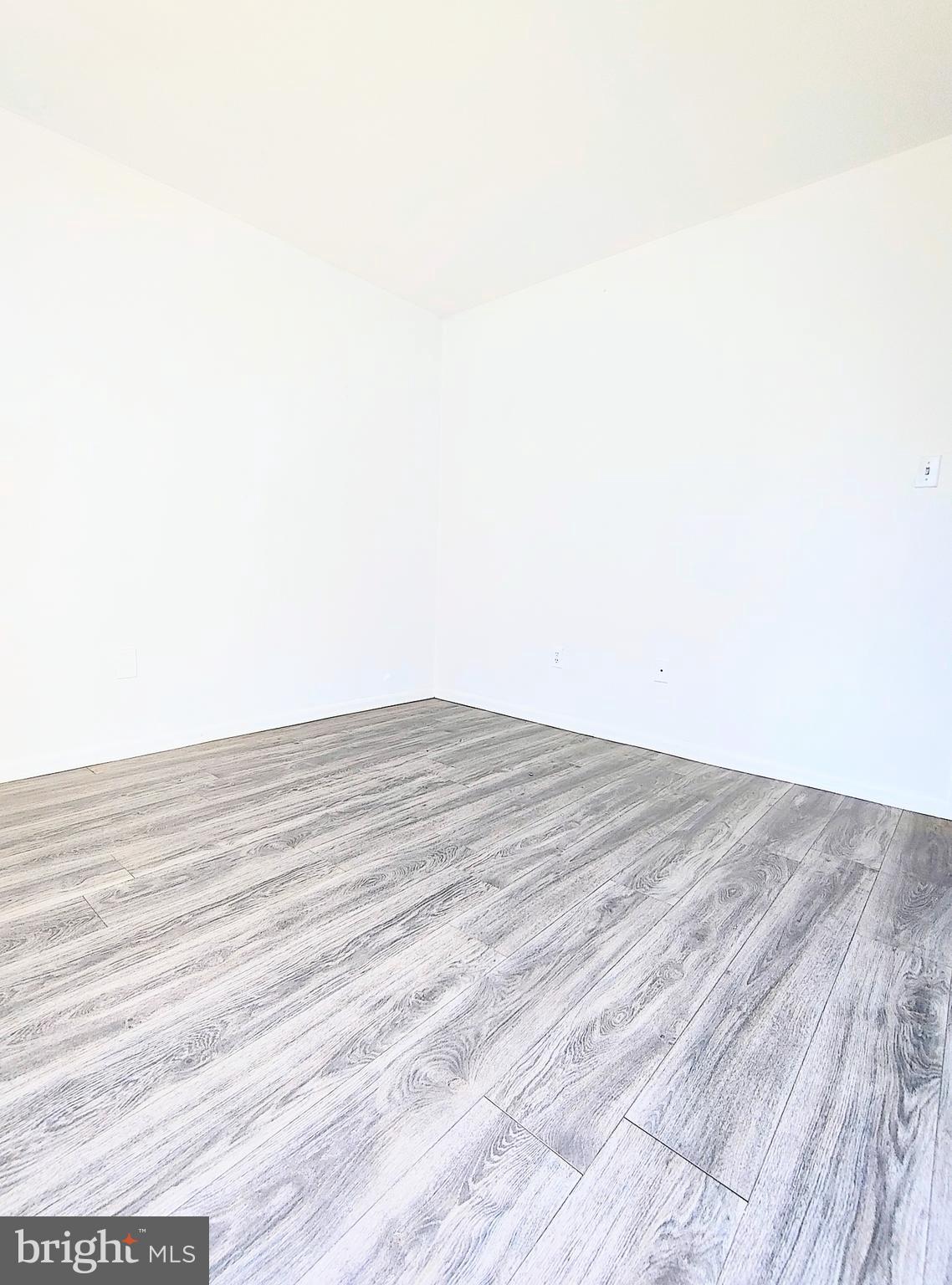 CAMELBACK VILLAGE - Residential