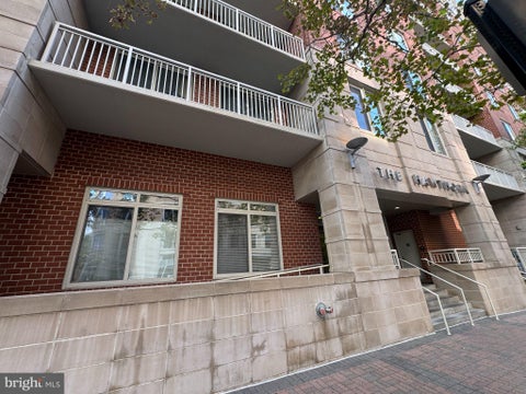 Photo of 820 N Pollard Street #415, ARLINGTON, VA 22203 (MLS # VAAR2079116)