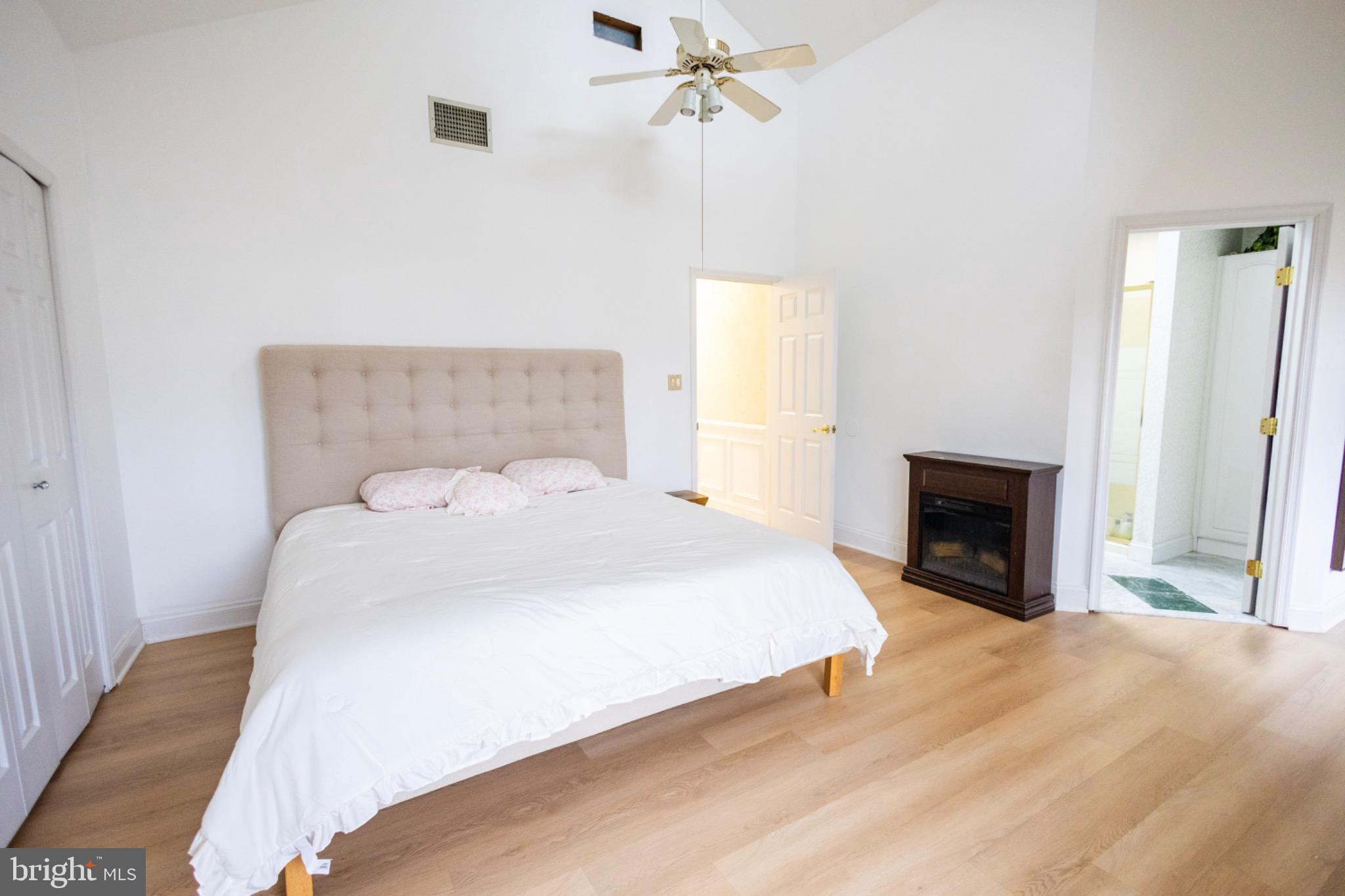 RED ROSE GATE - Residential Lease