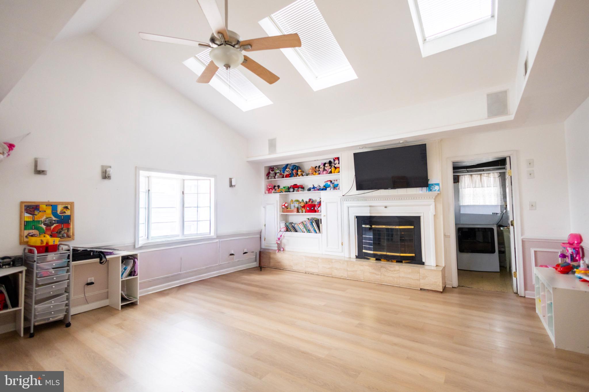 RED ROSE GATE - Residential Lease