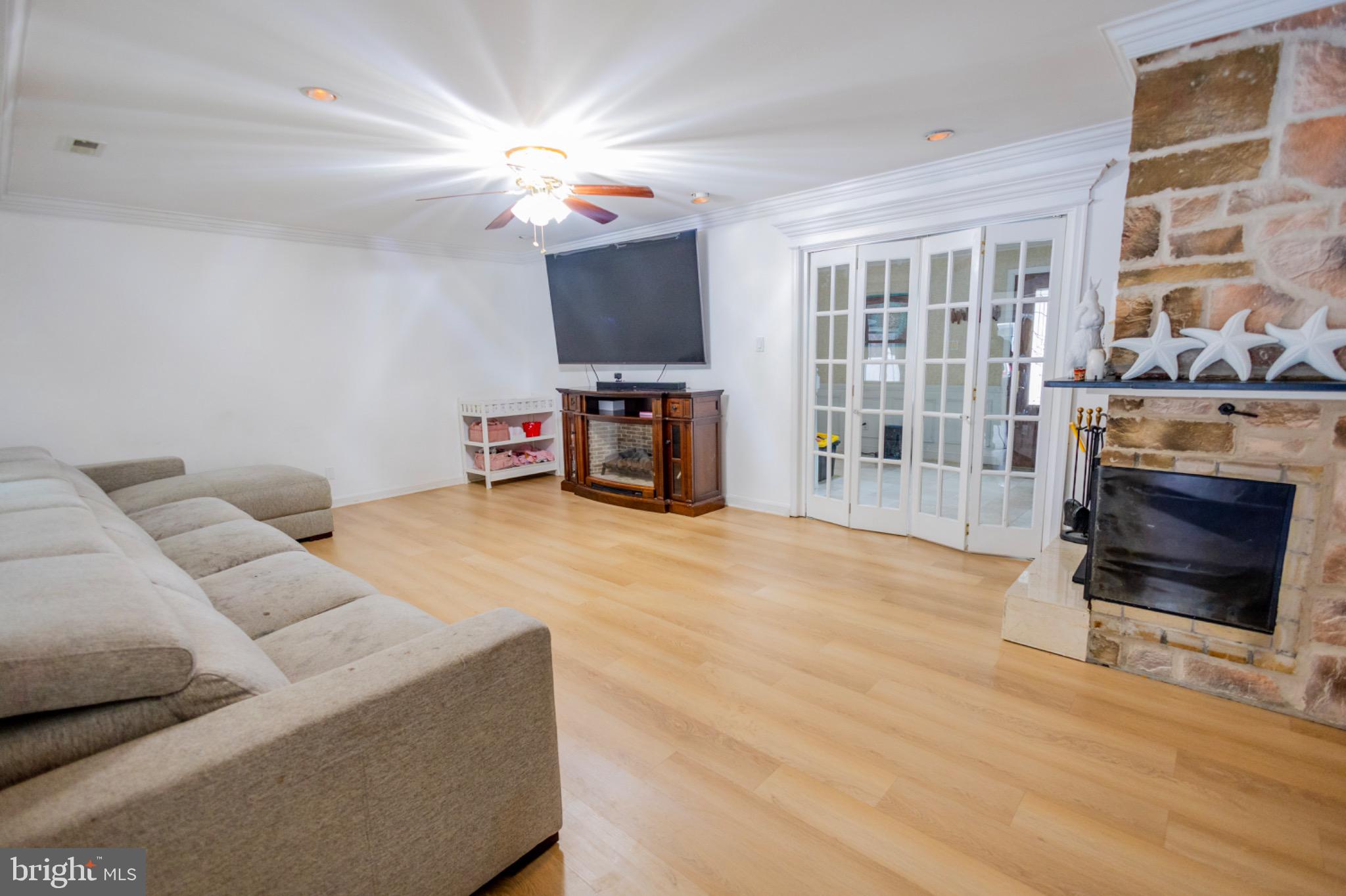 RED ROSE GATE - Residential Lease