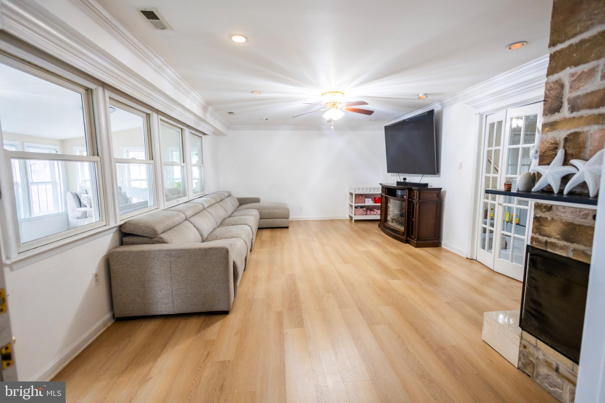 RED ROSE GATE - Residential Lease