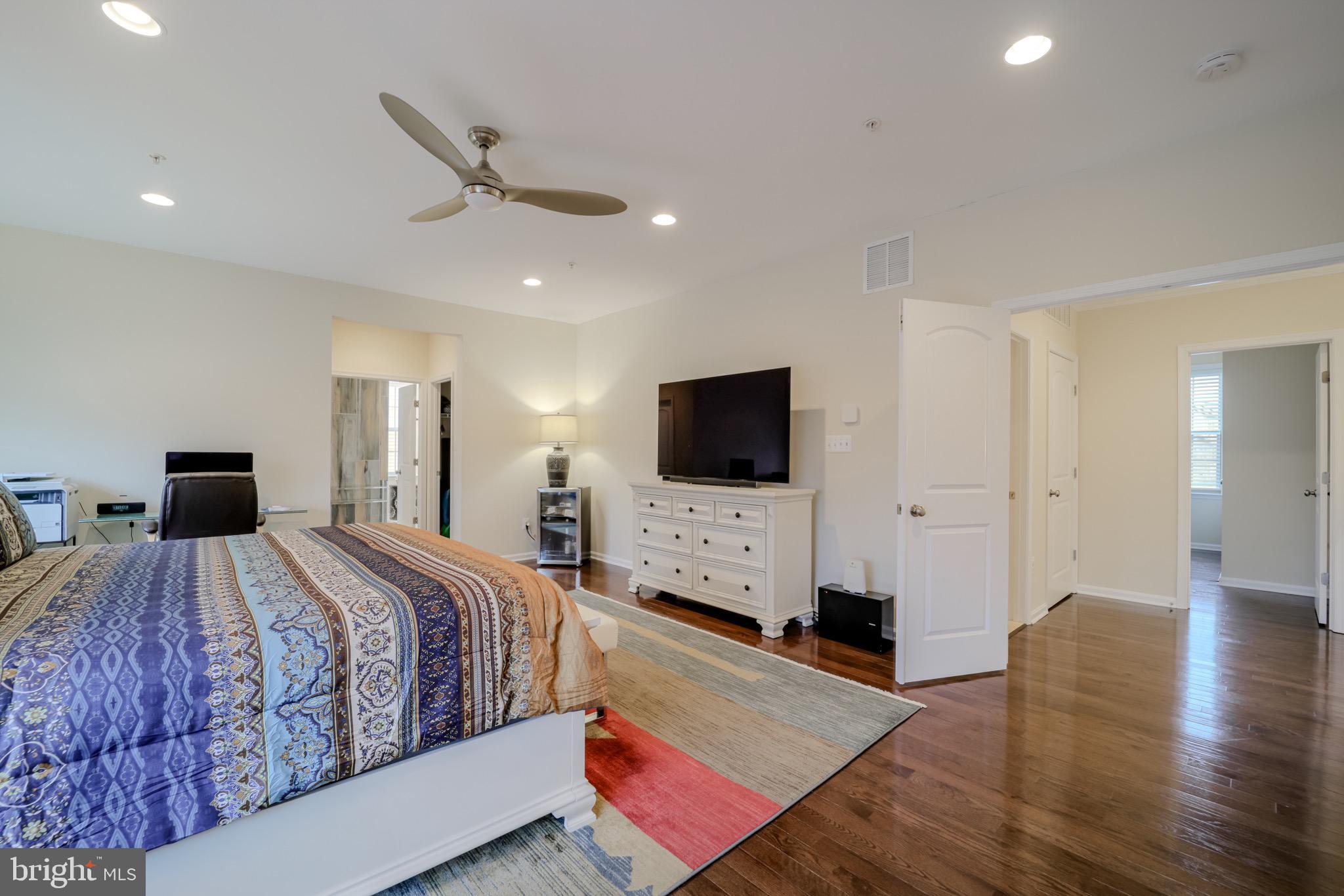 WOODMORE TOWNE CENTRE - Residential