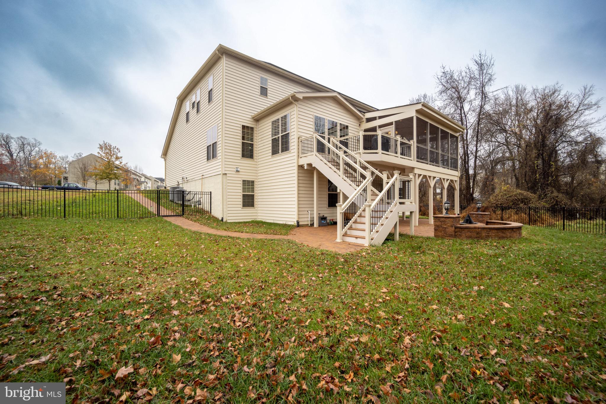 WOODMORE TOWNE CENTRE - Residential