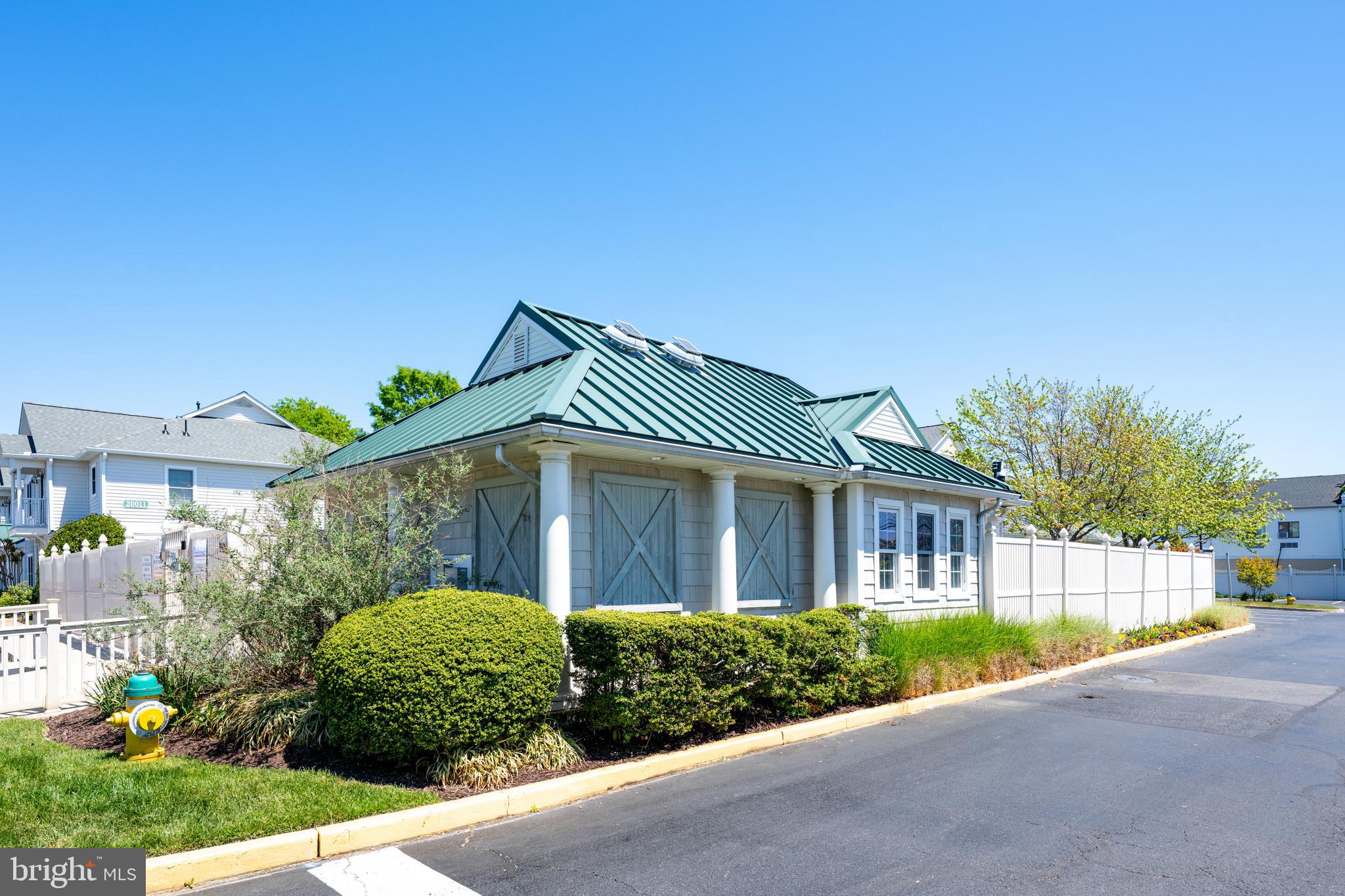 THE TIDES - Residential