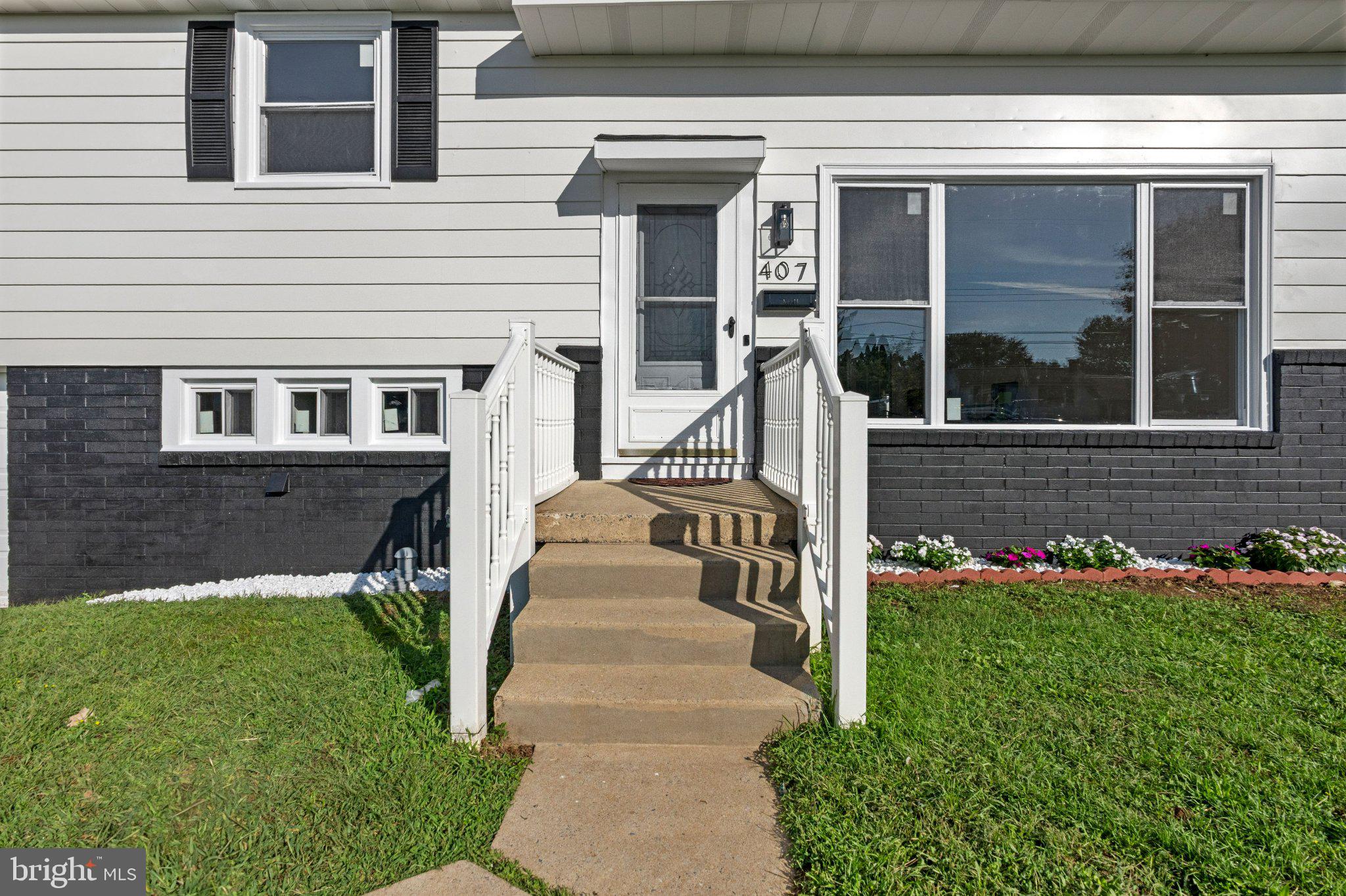 407 E ELM STREET
