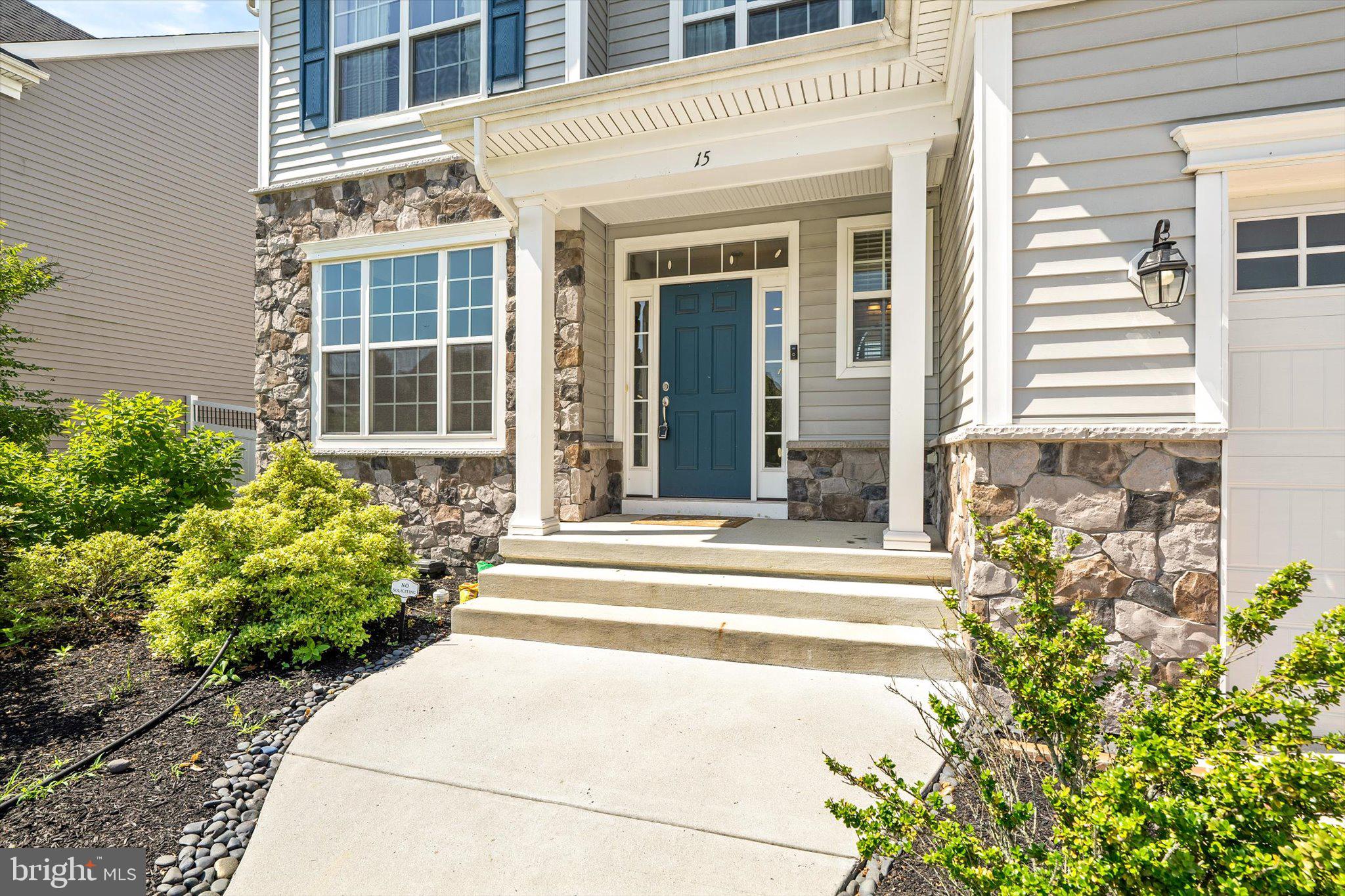 15 MELVILLE COURT