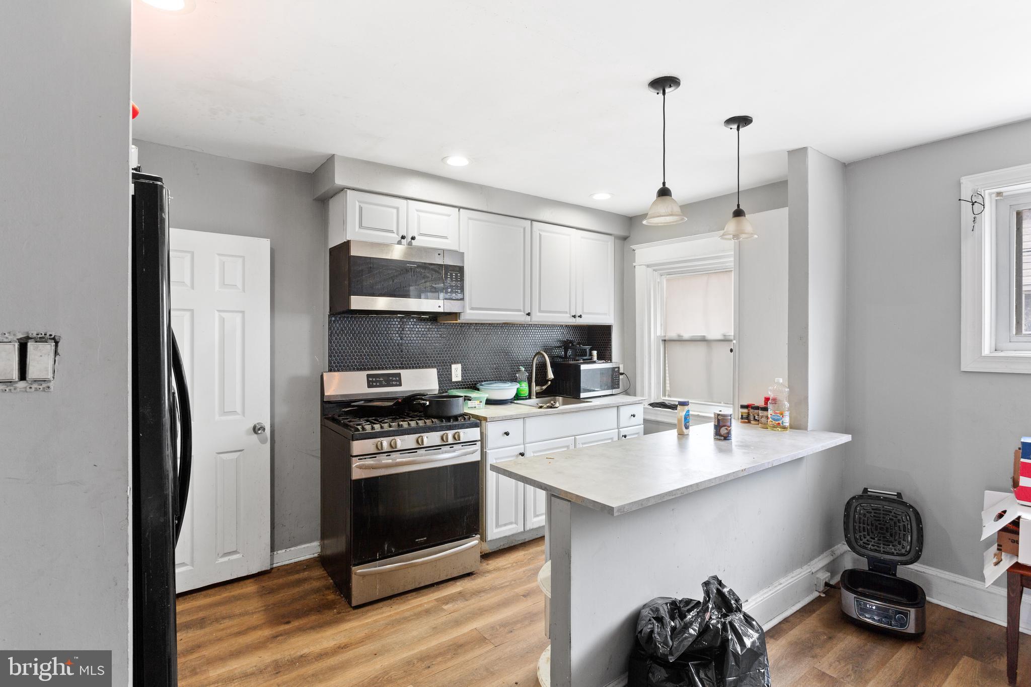 OXFORD CIRCLE - Residential