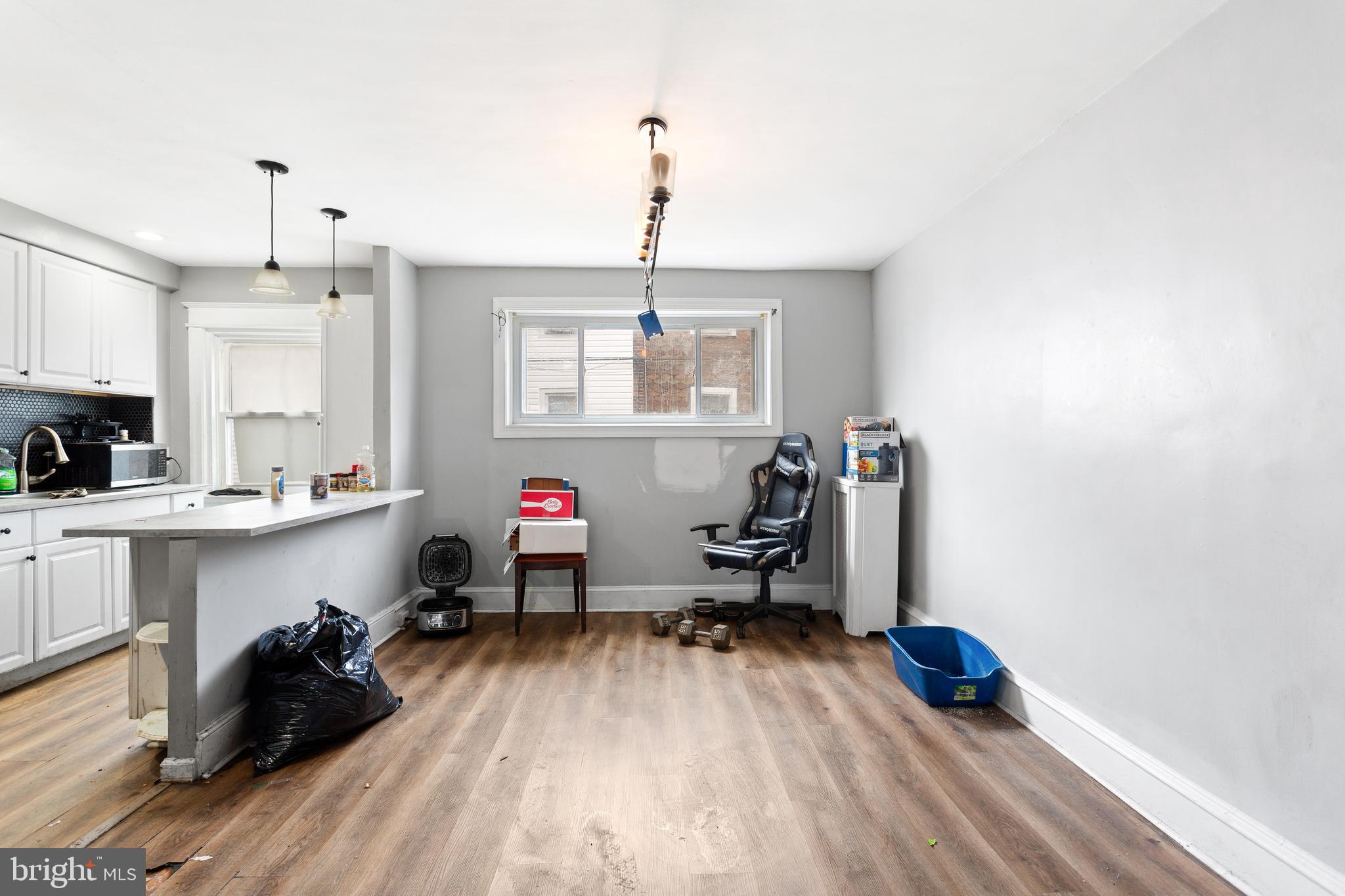 OXFORD CIRCLE - Residential