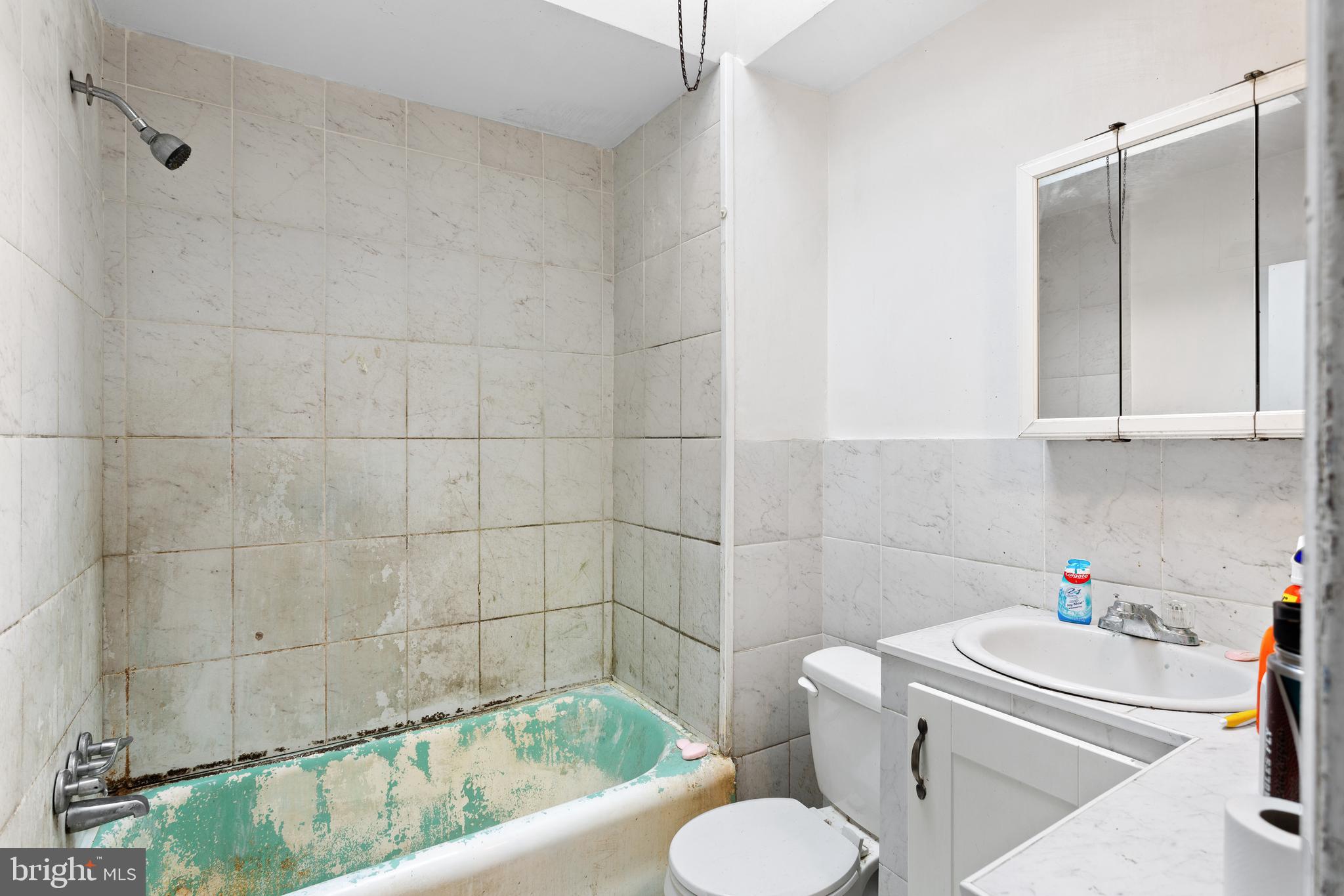 OXFORD CIRCLE - Residential