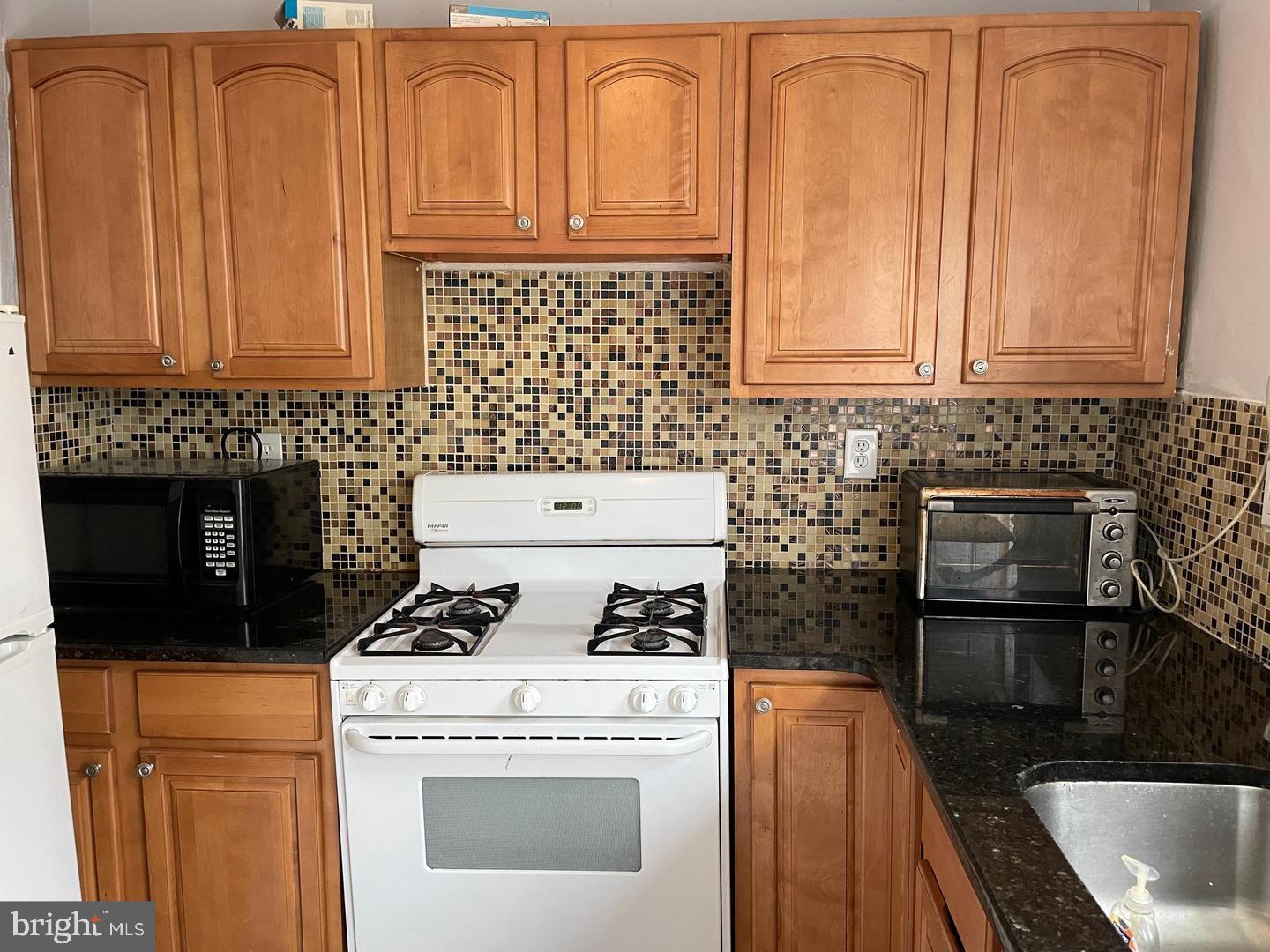 2509 E MONMOUTH STREET