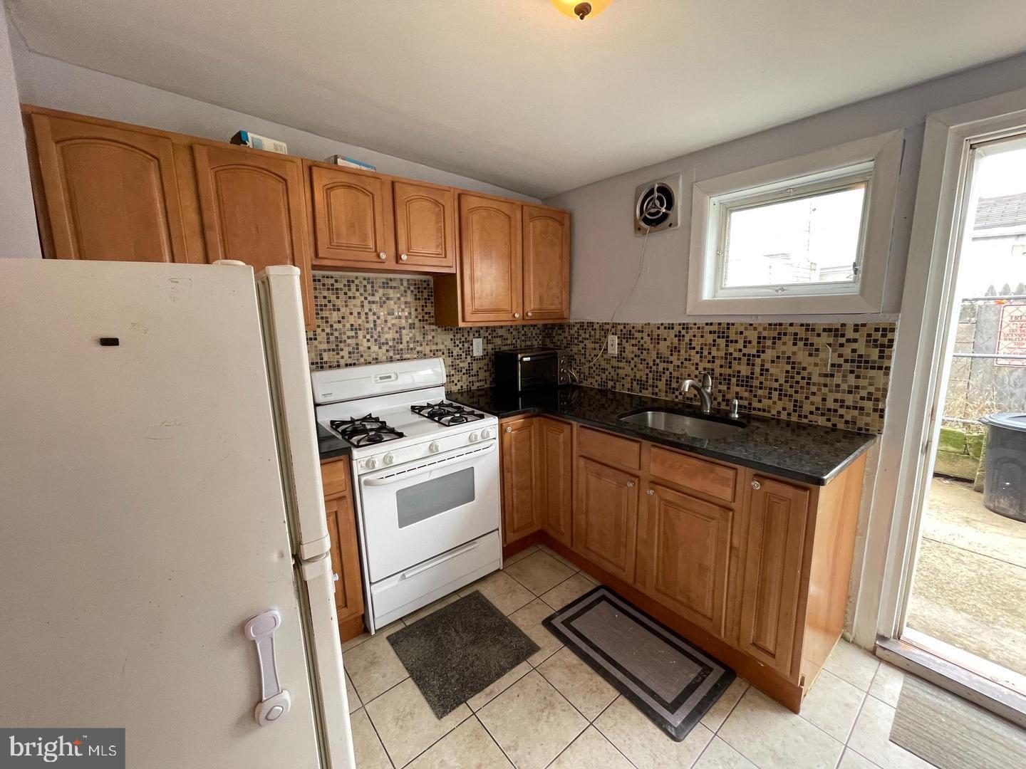 2509 E MONMOUTH STREET