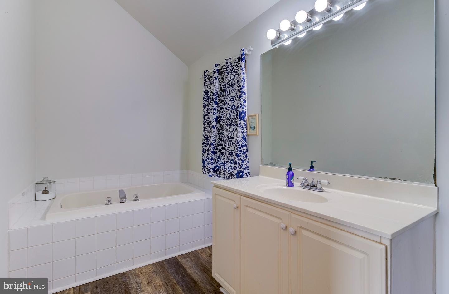 AUTUMN HILL IV - Residential