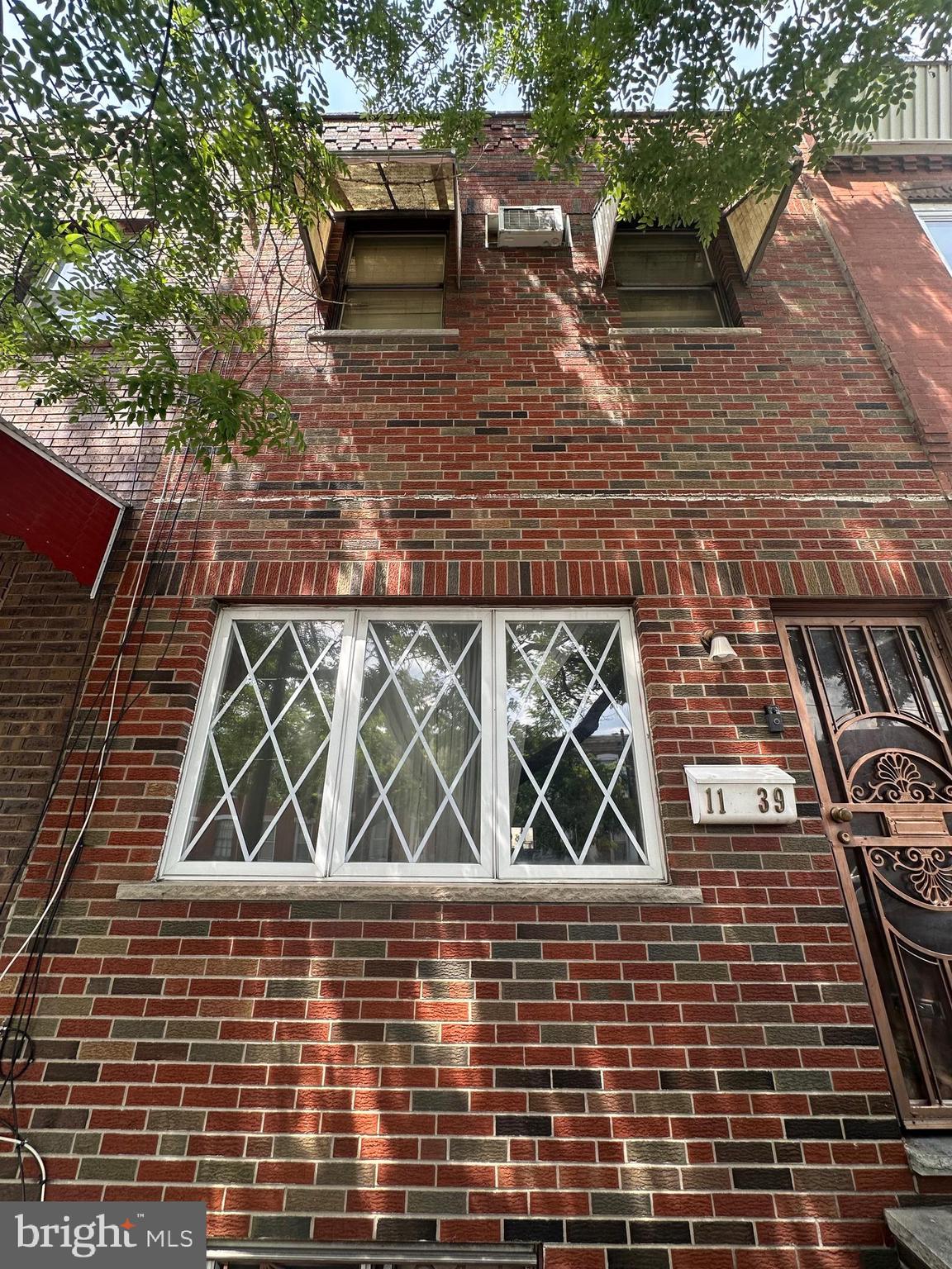 Excellent investor special in a prime location in South Philadelphia. This home has 3 bedrooms, 2.5 bathrooms and tiled basement. Close to all major public transportation as buses & subway are few blocks away. Property is around the corner from East Passyunk Ave so you can enjoy all the stores, bars and restaurants near by. This expansive property boasts 1,400 sqft of living space. Property needs some TLC.
Bring your imagination to life here at 1139 Snyder Ave. Book your showings today!