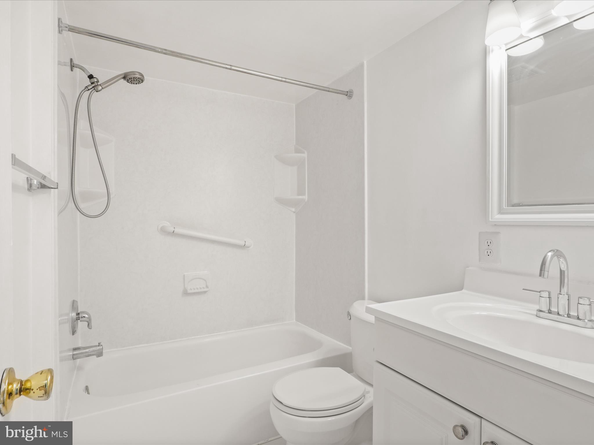 SUMMERTREE CONDO APTS - Residential